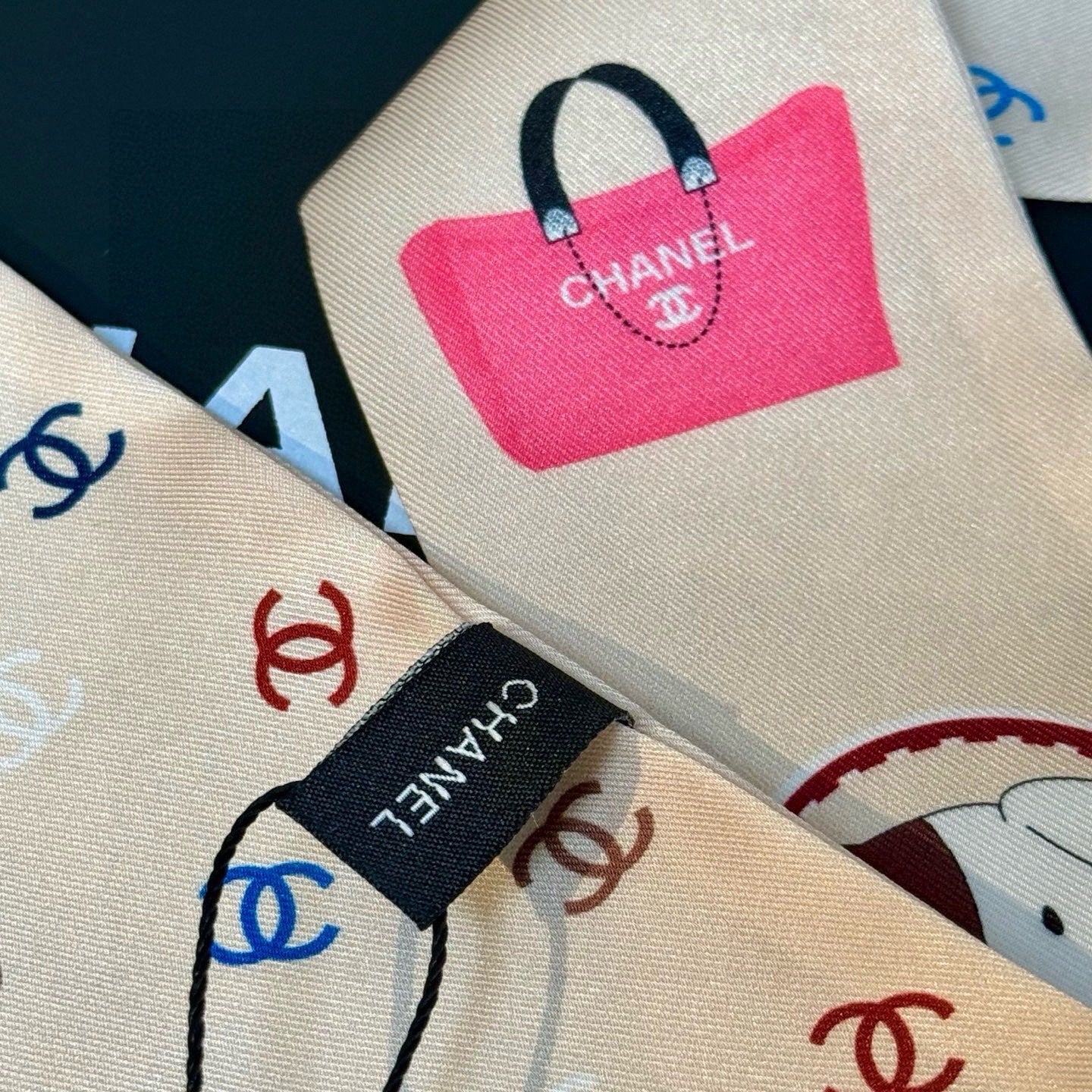 CC  Twilly Mini Star 120cm Light Yellow Mulberry Silk 943502