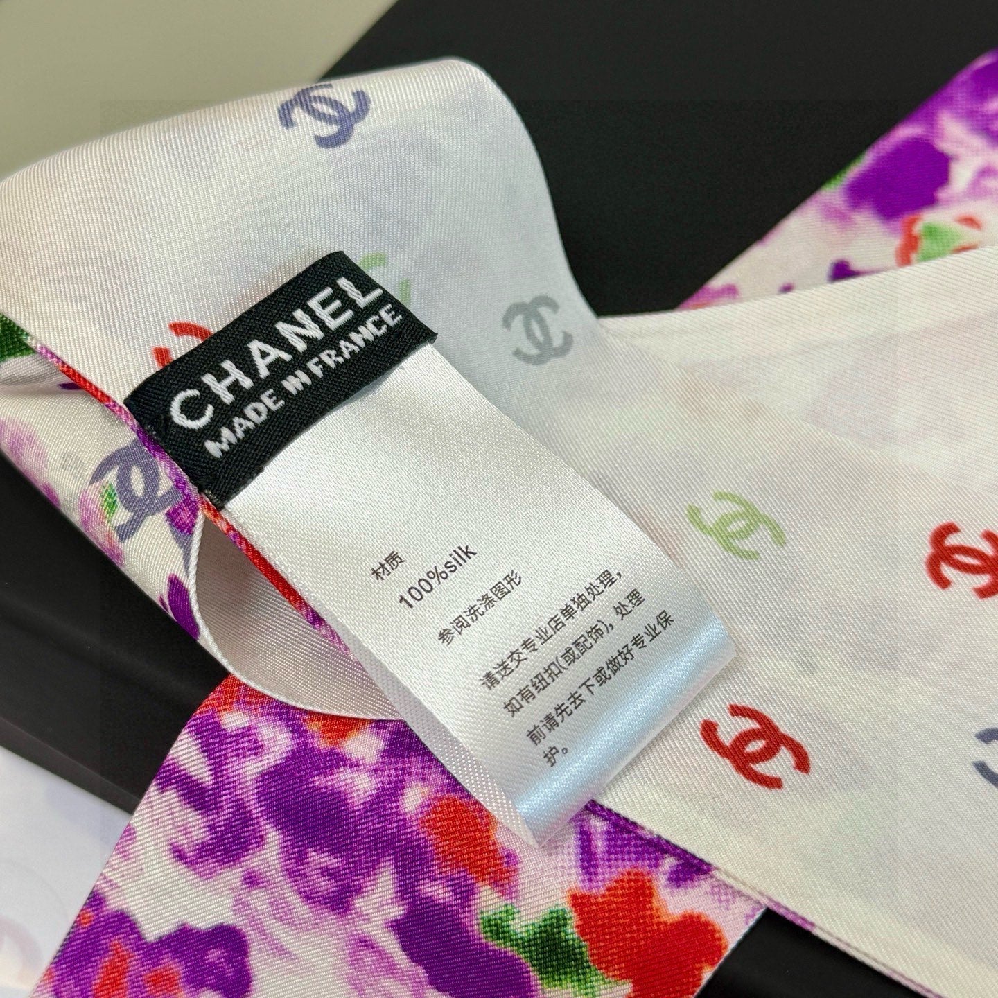 CC  Twilly Mini Star 120cm White Purple Mulberry Silk 943523