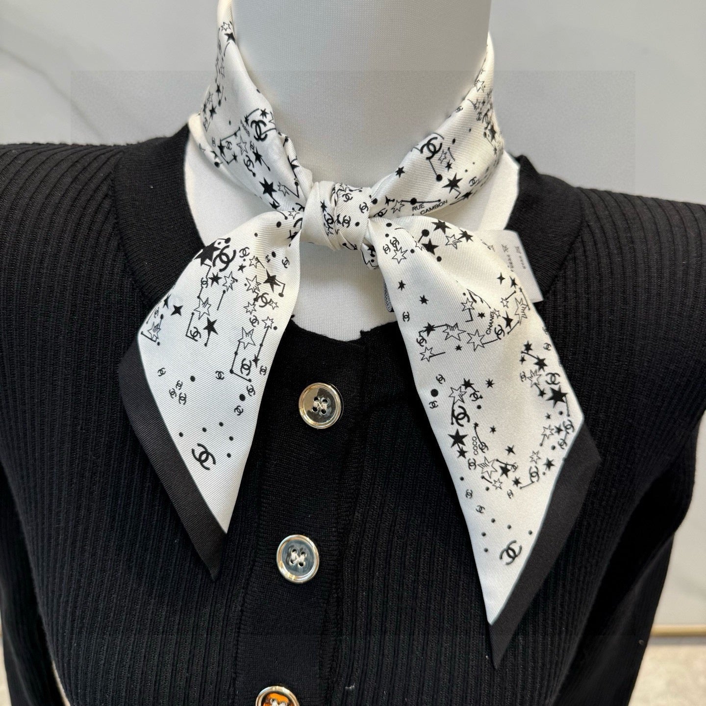 CC  Twilly Mini Star Scarf 120cm White Mulberry Silk 945723