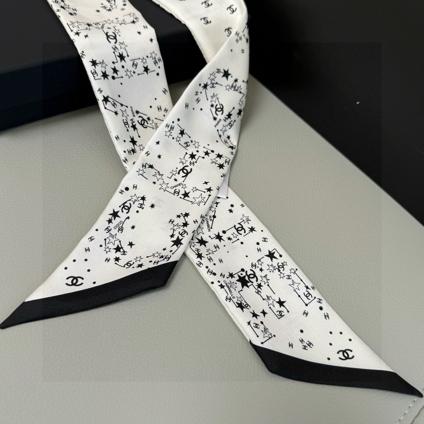 CC  Twilly Mini Star Scarf 120cm White Mulberry Silk 945723