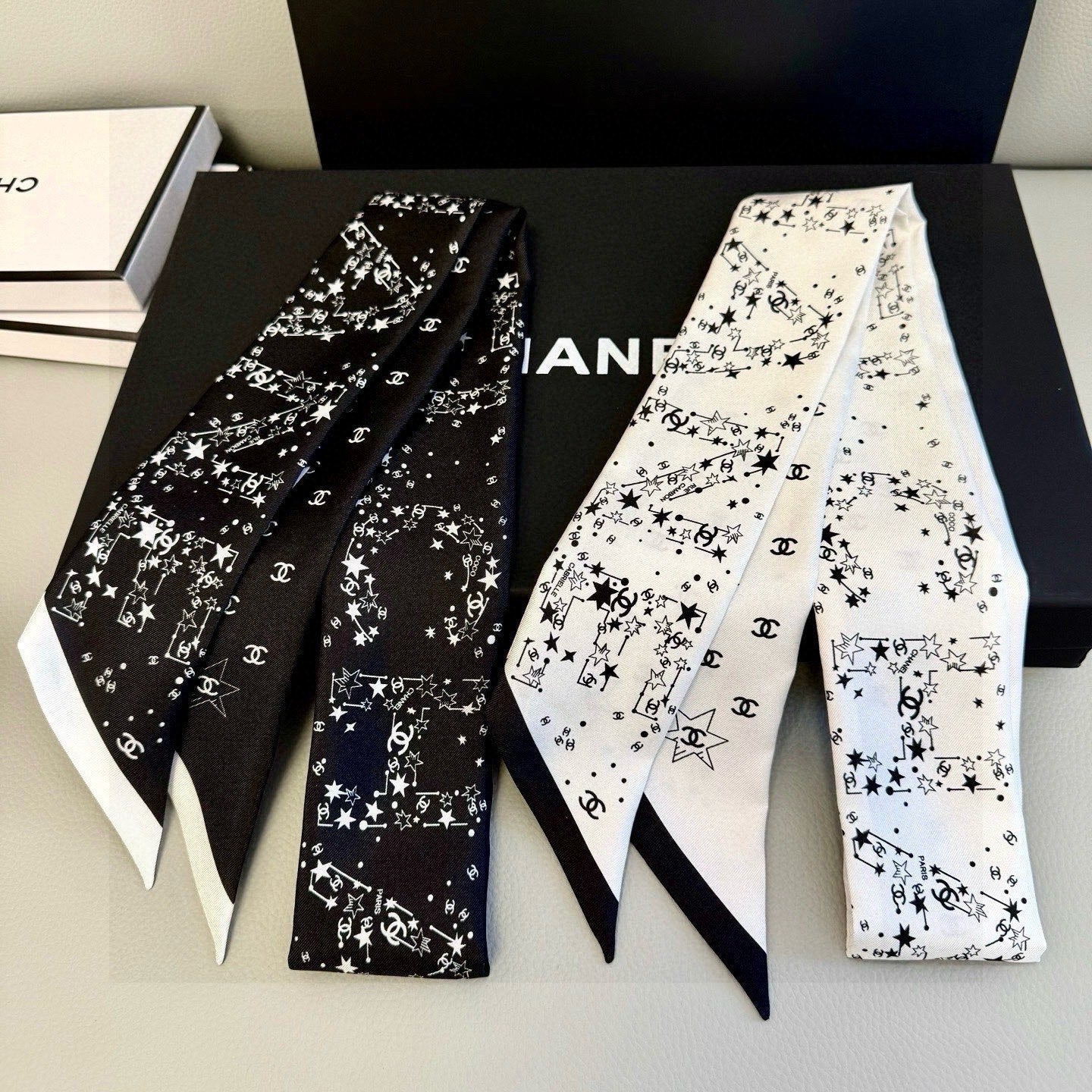 CC  Twilly Mini Star Scarf 120cm Black Mulberry Silk 945724