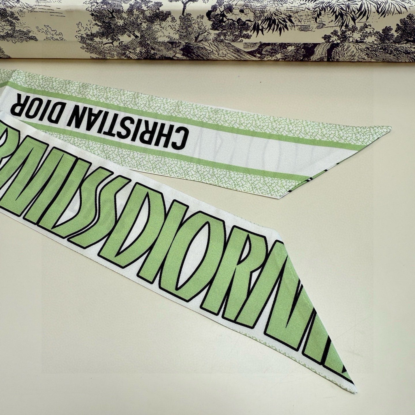 CD Twilly Mini Scarf 105cm Green Mulberry Silk 957051