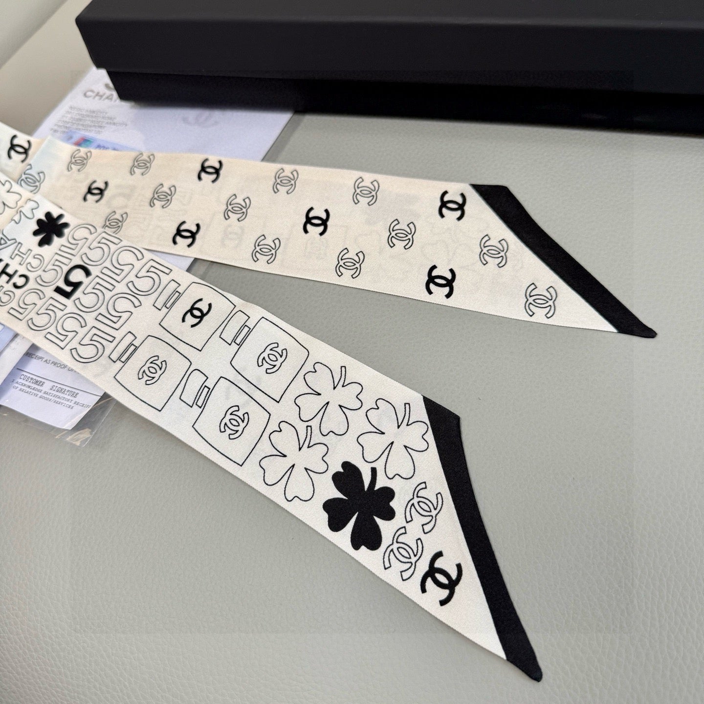 CC  Twilly Mini Scarf 120cm White Mulberry Silk 968851