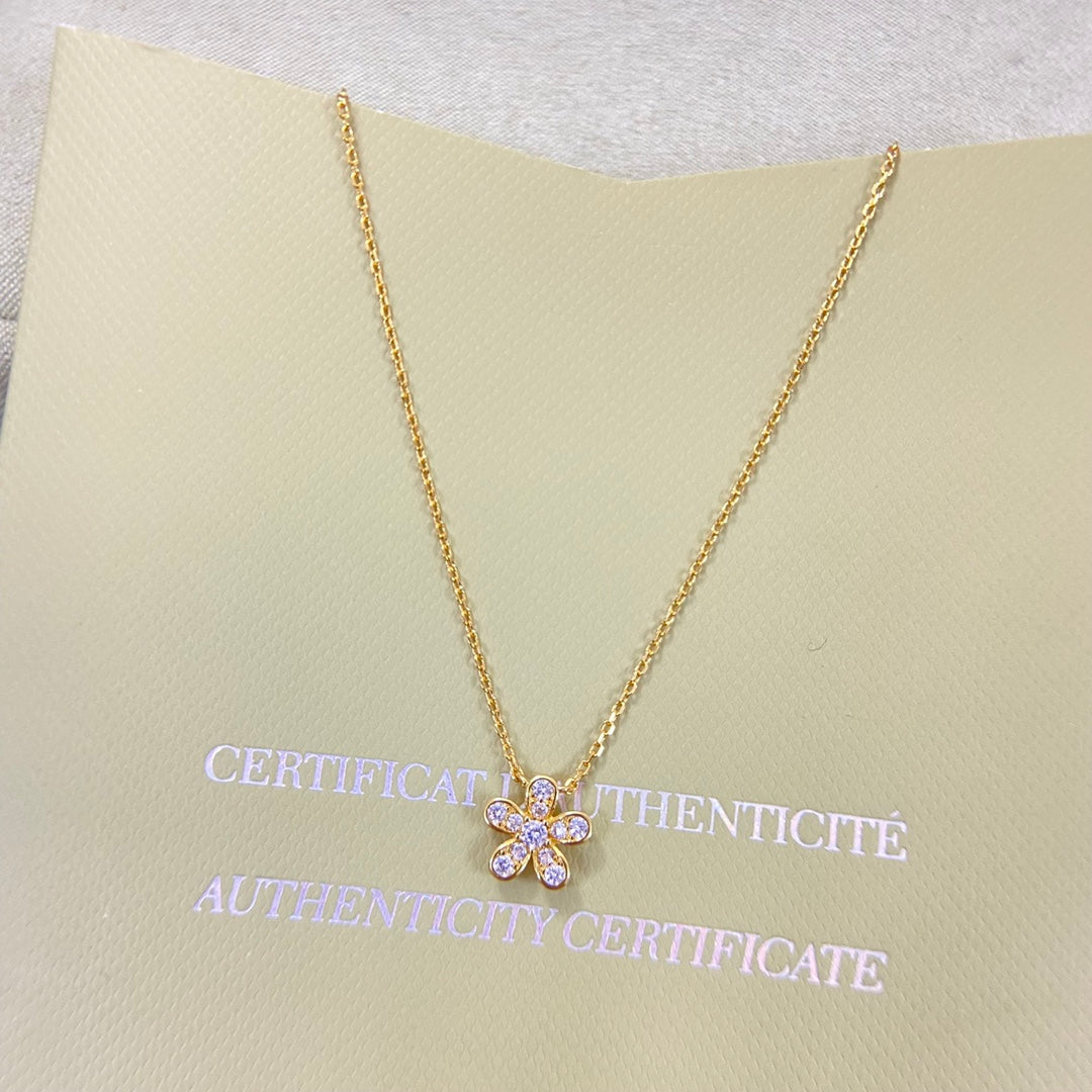 VCA Flower 1 Motifs Diamond Necklace