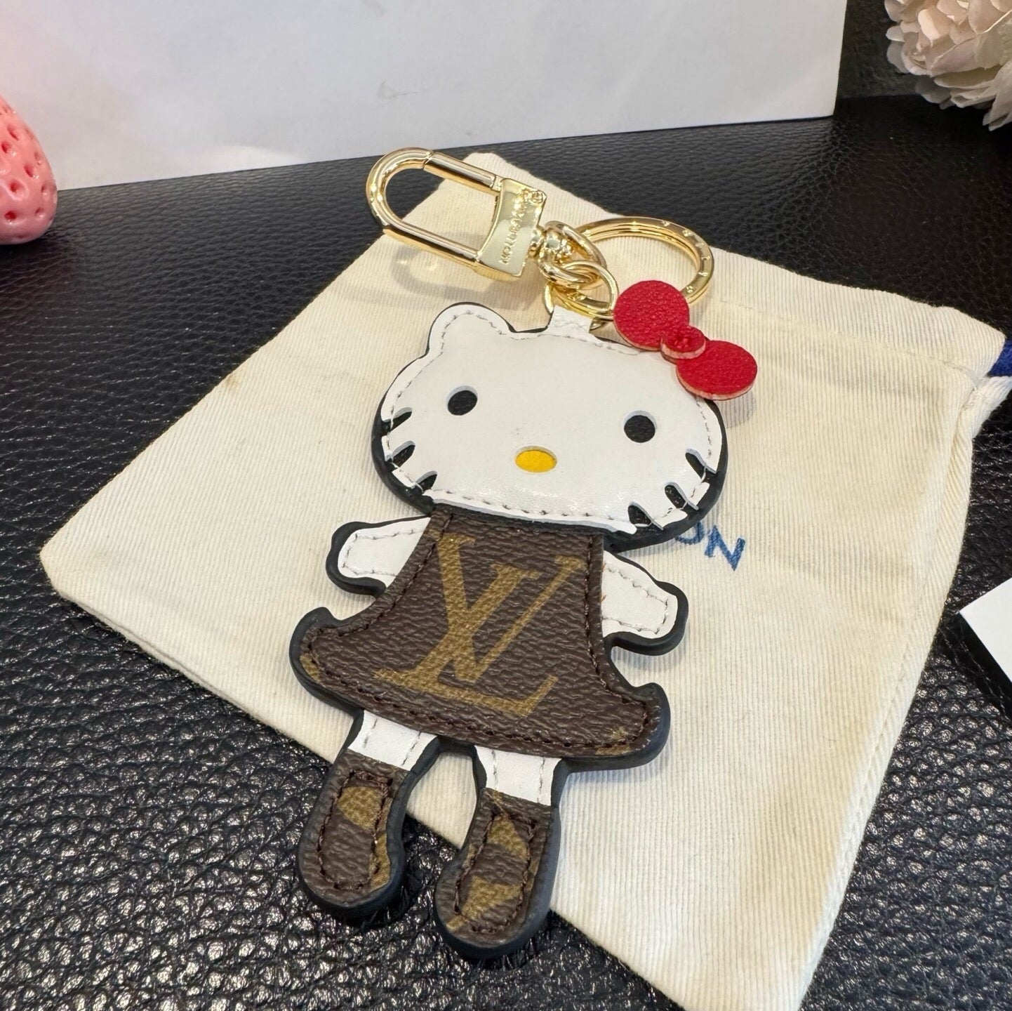 LV Hello Kitty Charm 381941