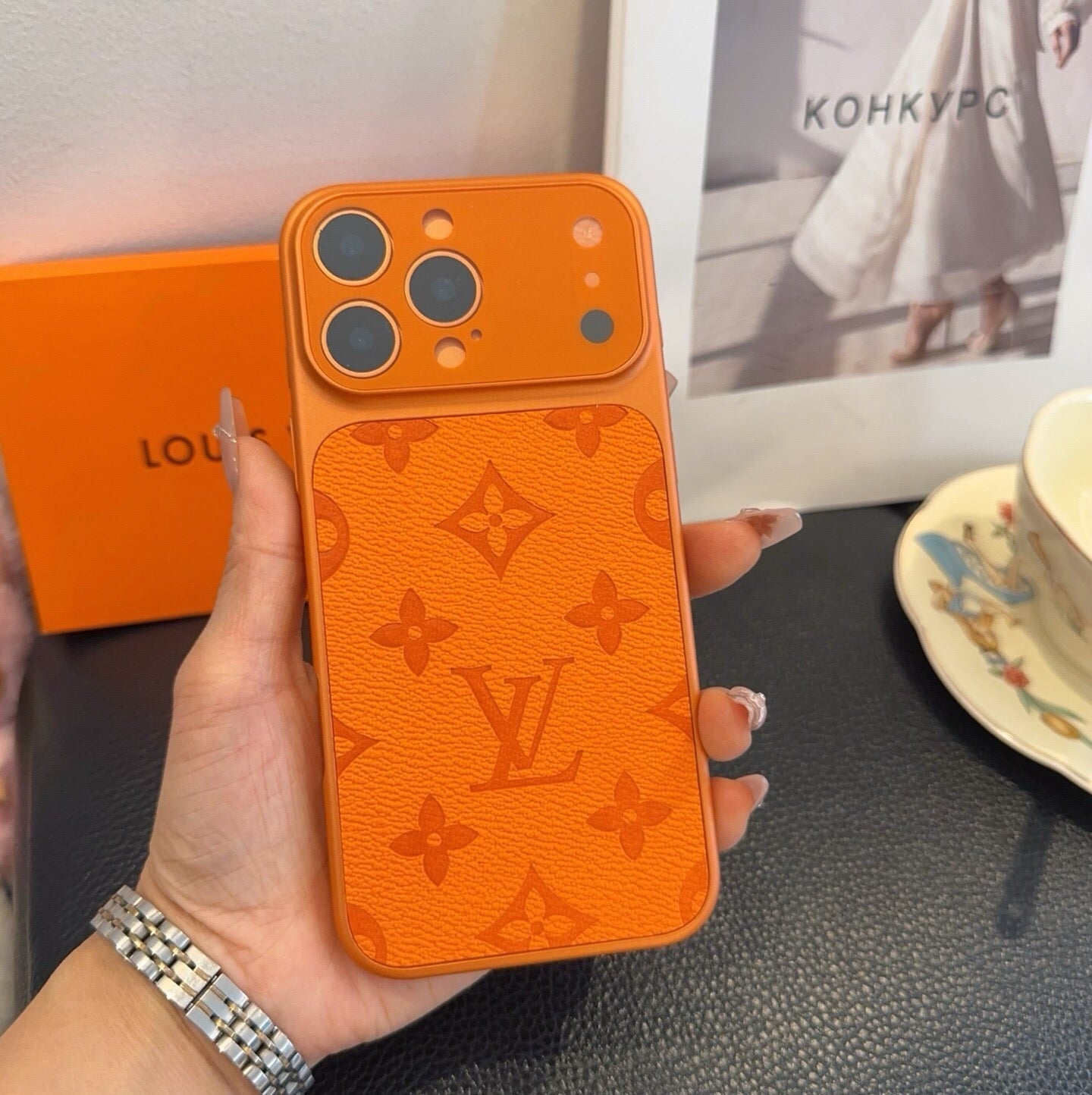 Louis Vuitton Monogram Instant Camera Phone Case 393909