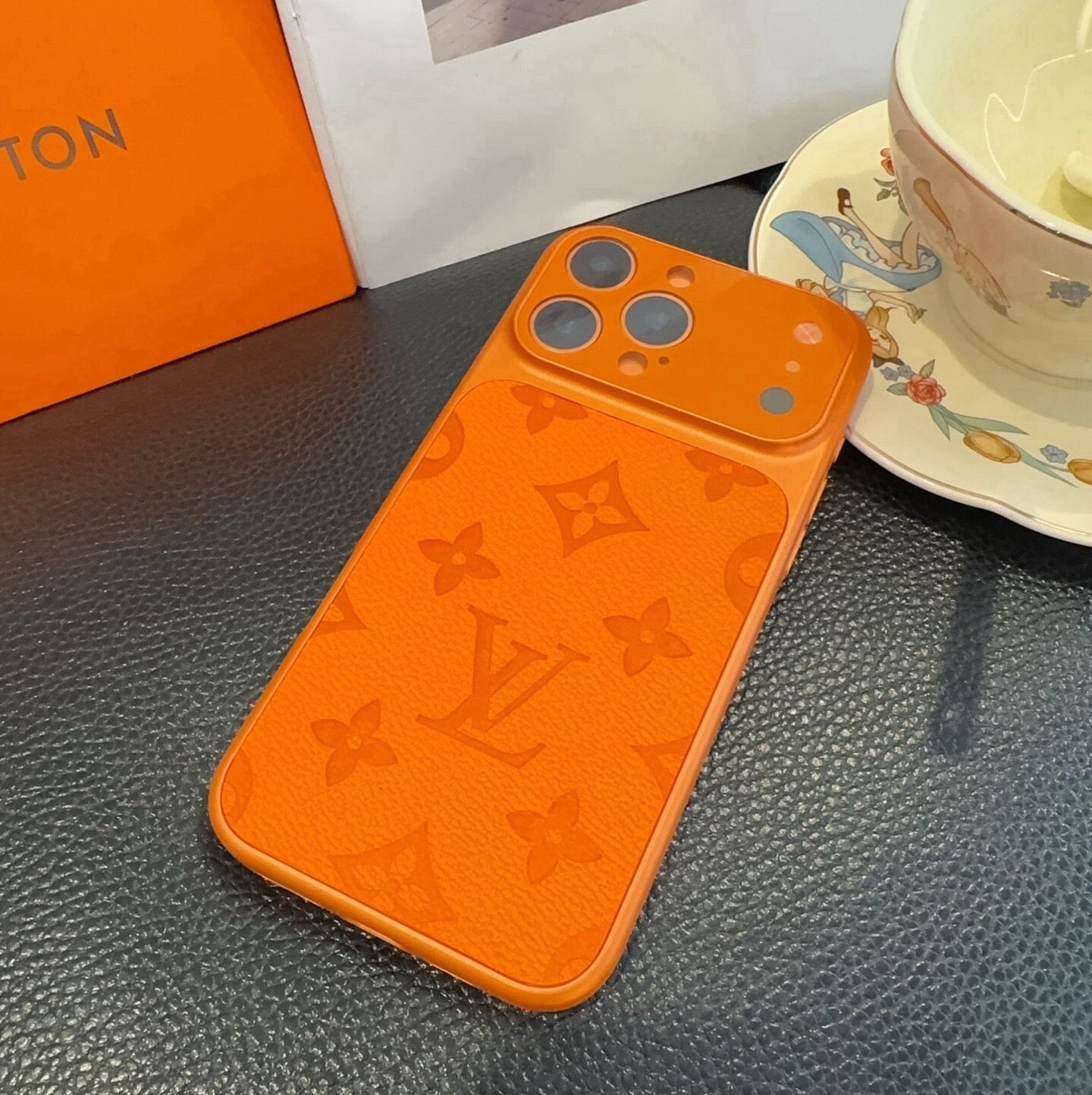 Louis Vuitton Monogram Instant Camera Phone Case 393909