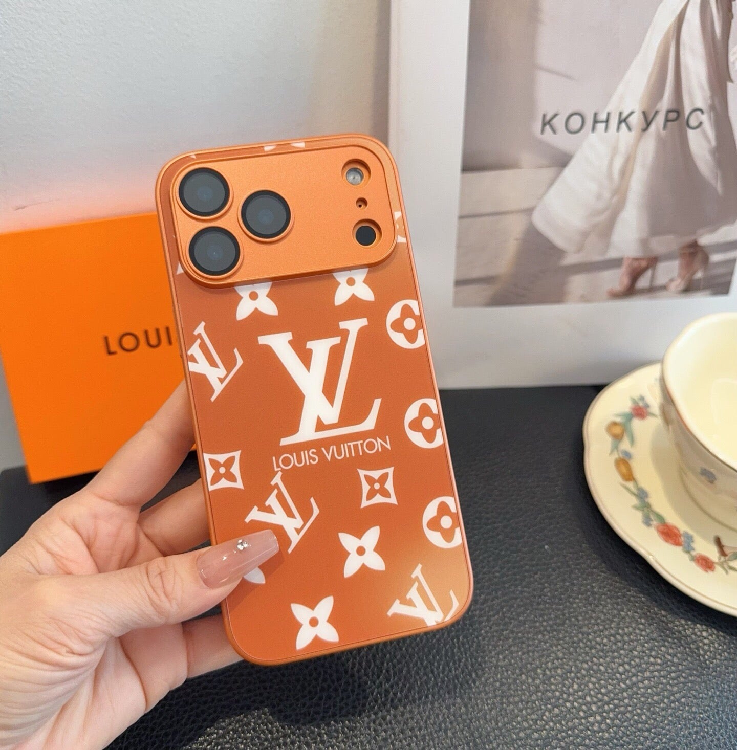 Louis Vuitton White Logo Monogram Card Holder Phone Case 400367