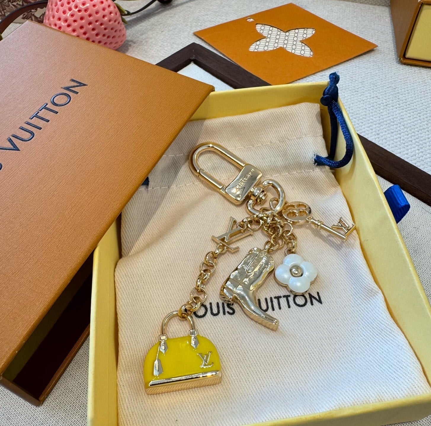 LV Bag Charm 410210