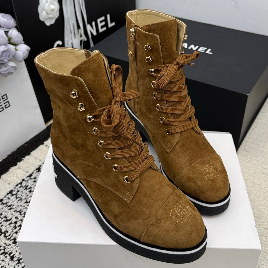 CC 26 Combat Boot Tan Black Suede 588798