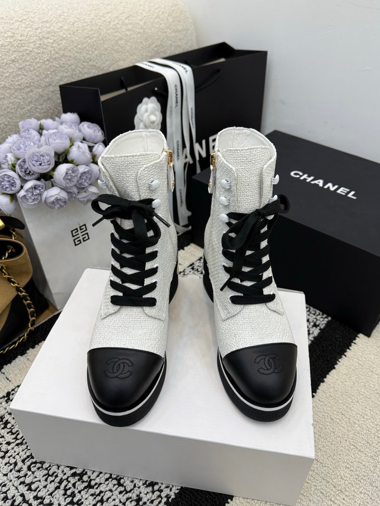 CC 26 Combat Boot White Black Tweed Leather 588800