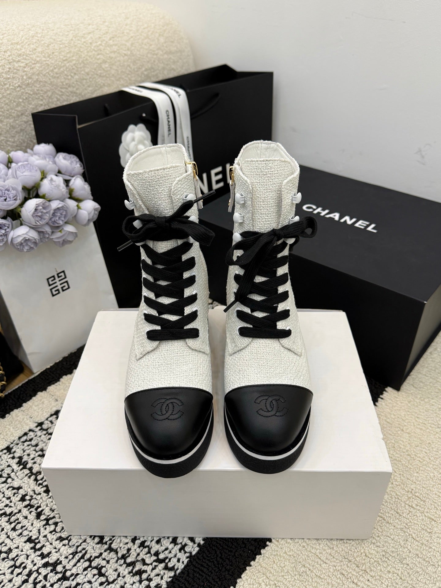 CC 26 Combat Boot White Black Tweed Leather 588800