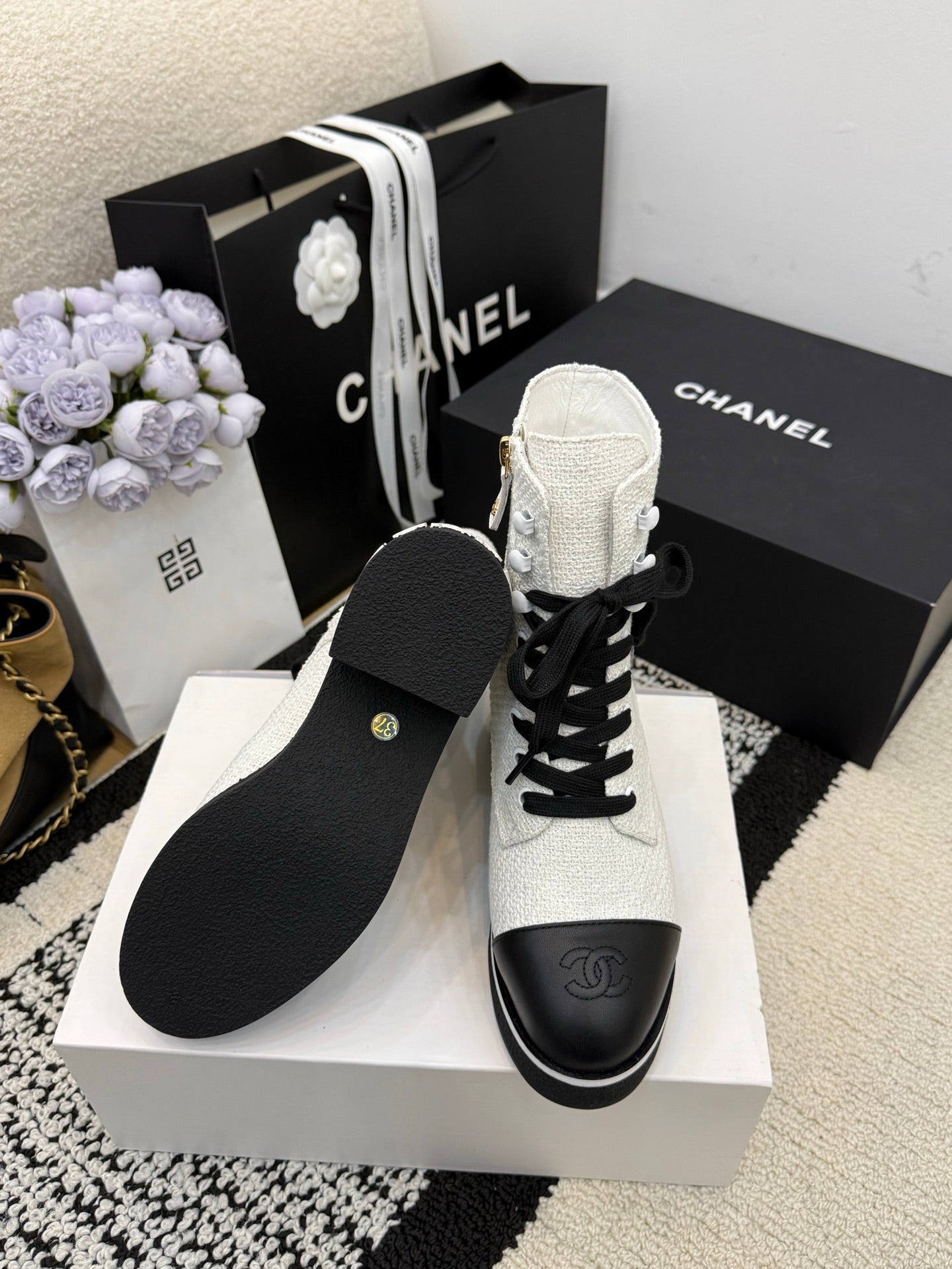 CC 26 Combat Boot White Black Tweed Leather 588800