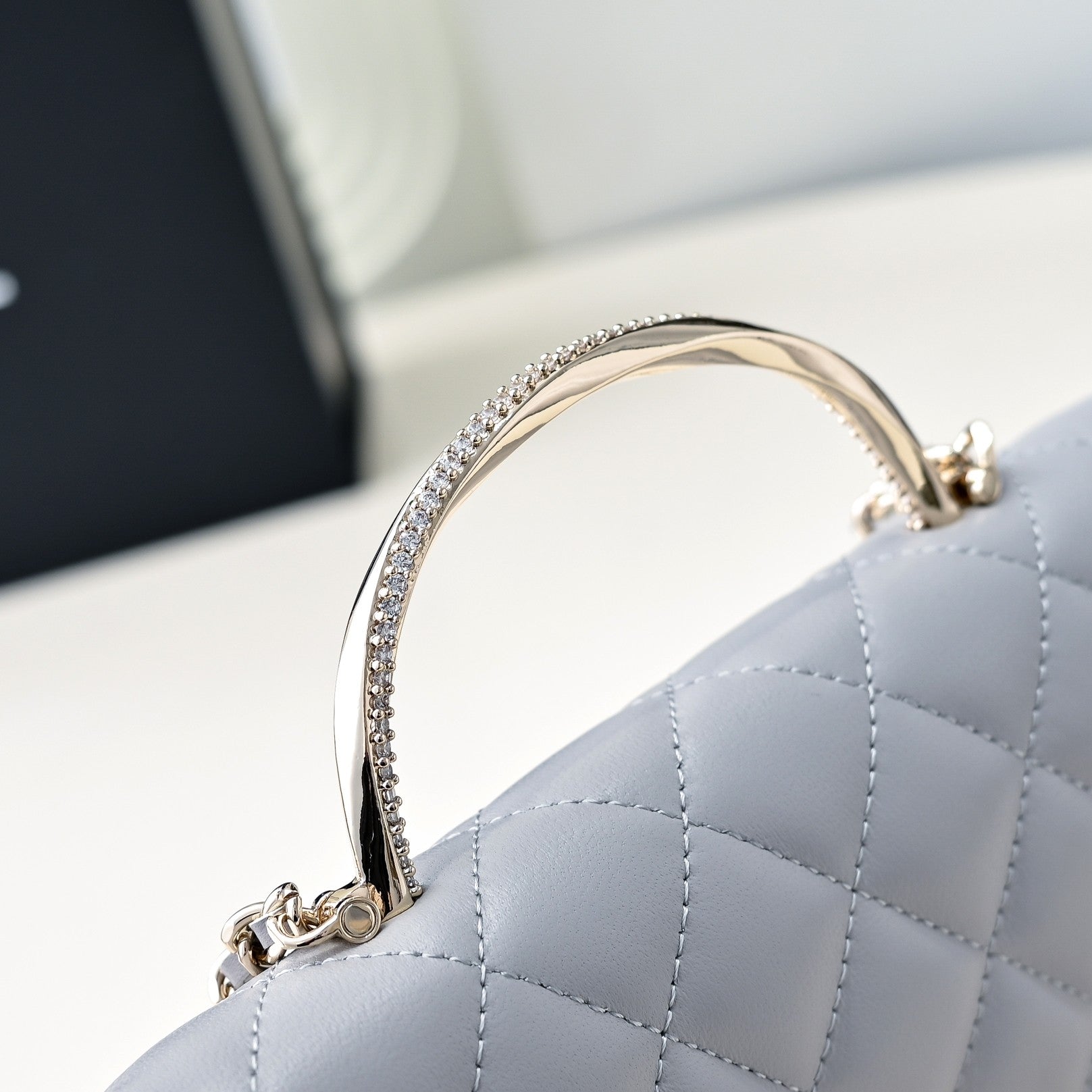 CC 24K Woc Top Handle 19cm Light Grey Lambskin Light Gold Hardware