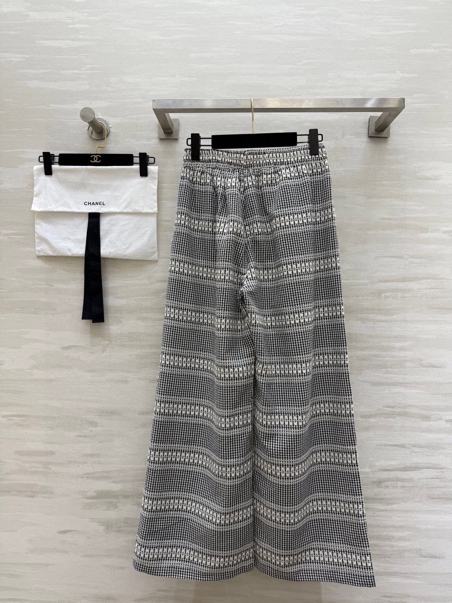 Chanel 2026 Wide-leg Trousers Black White Cotton 352259