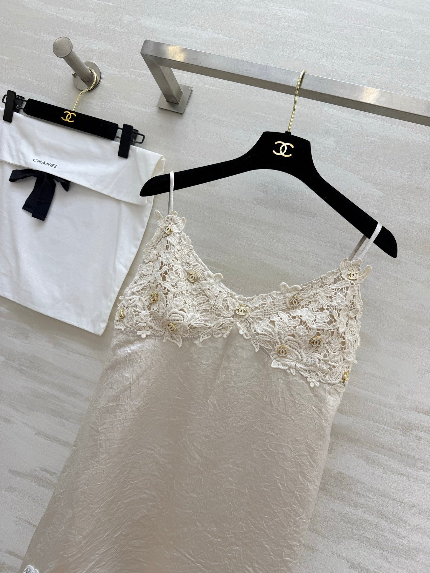 Chanel 2026 Heavy-duty Floral Camisole Cream Acetate Satin 216618
