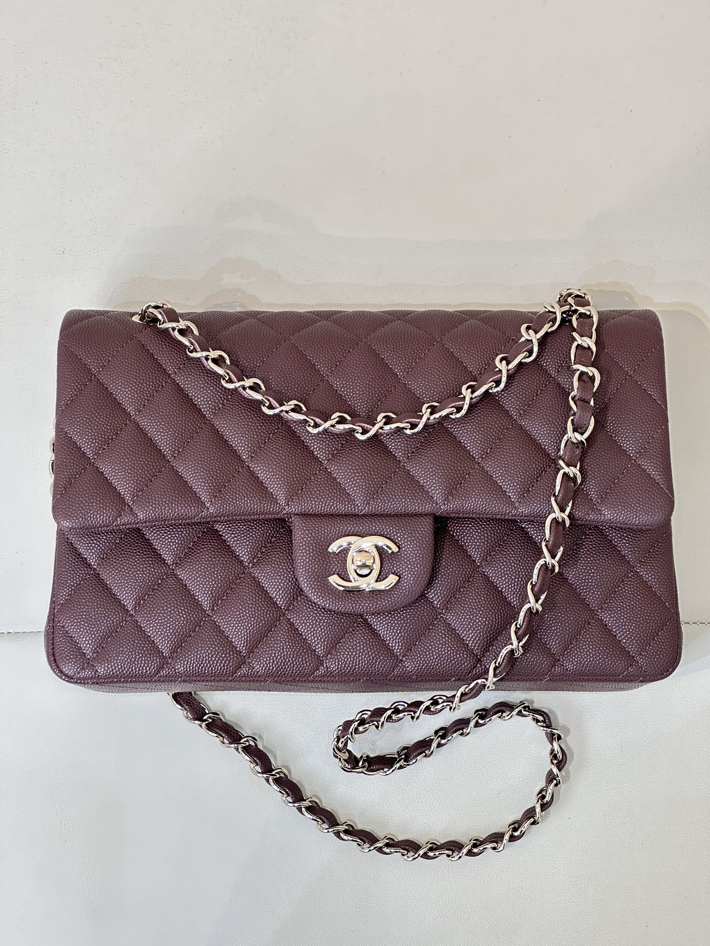 CLASSIC FLAP 23CM BURGUNDY CAVIAR LIGHT GOLD HARDWARE