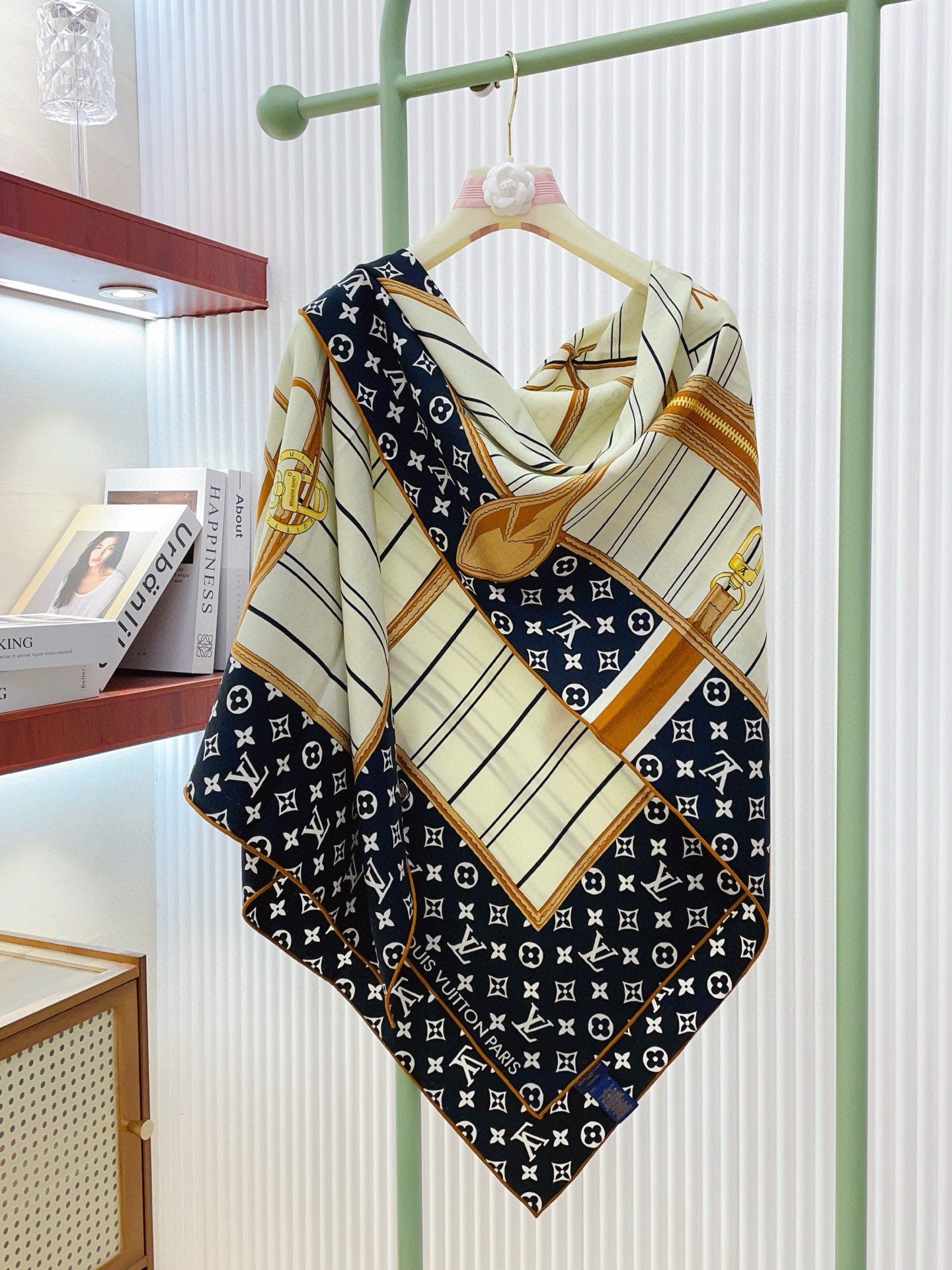 LV Double-sided Scarf 140cm Black White Cashmere 971049