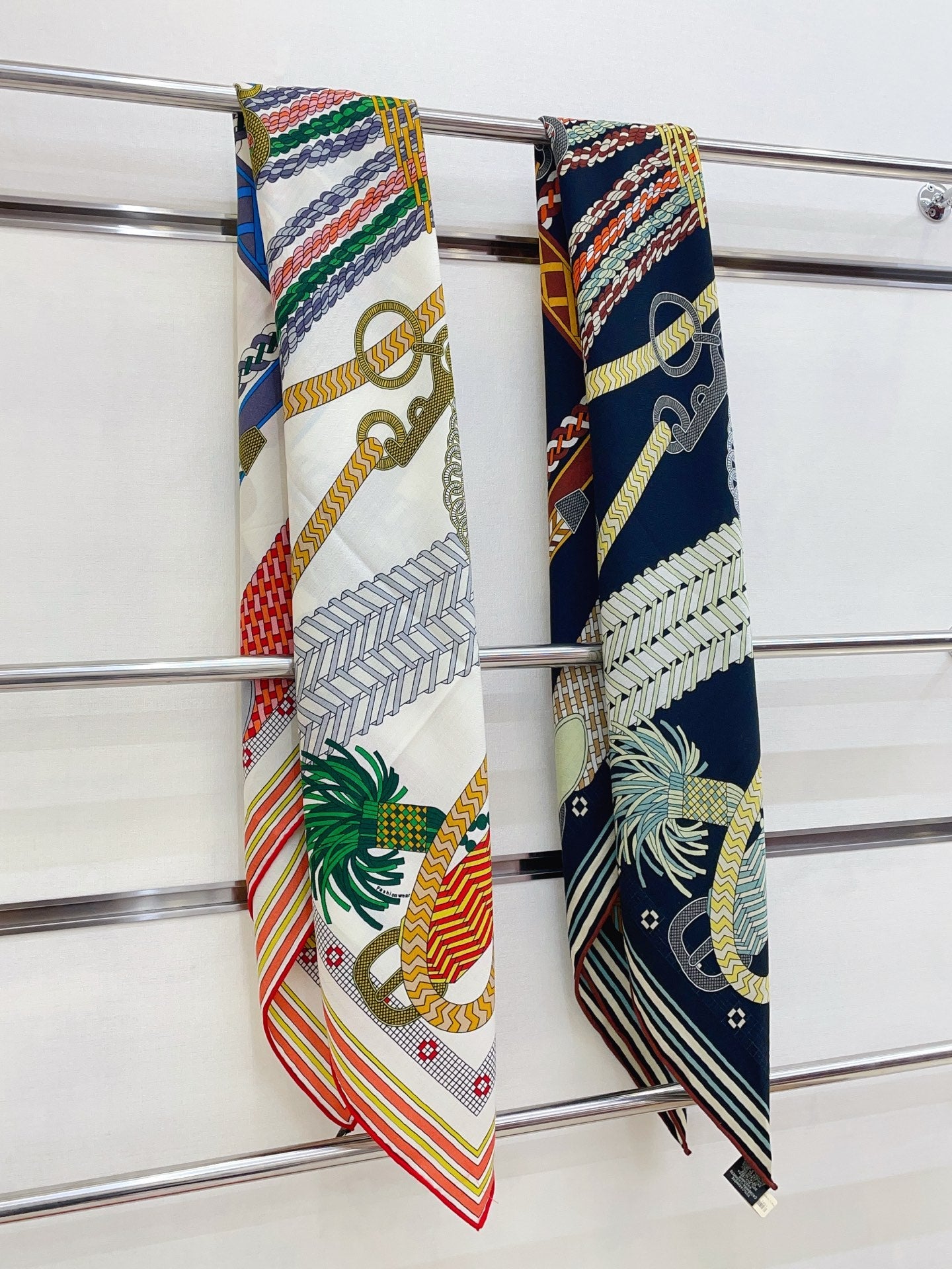 HM 25s Scarf 140cm Black Beige Cashmere 973319