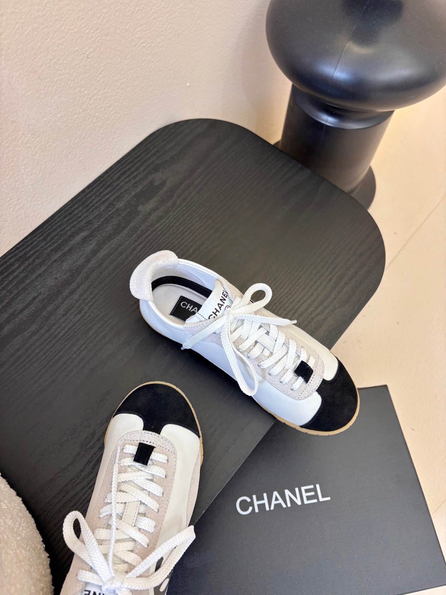 CC 26s Sneakers White Black Sheepskin 627222