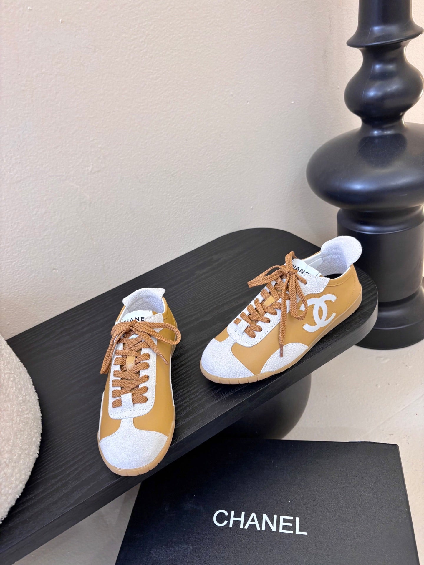 CC 26s Sneakers Light Brown White Sheepskin 627223