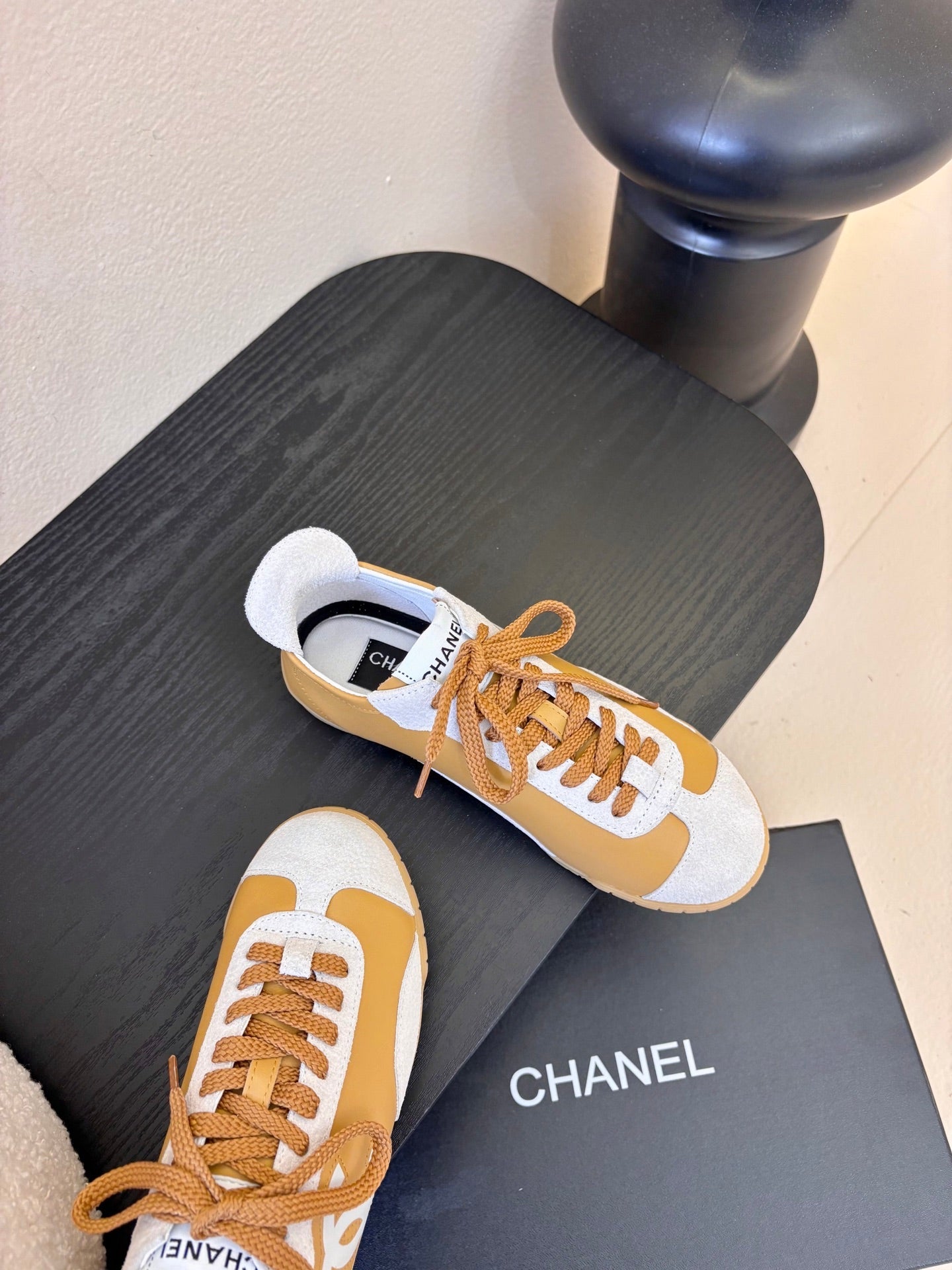 CC 26s Sneakers Light Brown White Sheepskin 627223