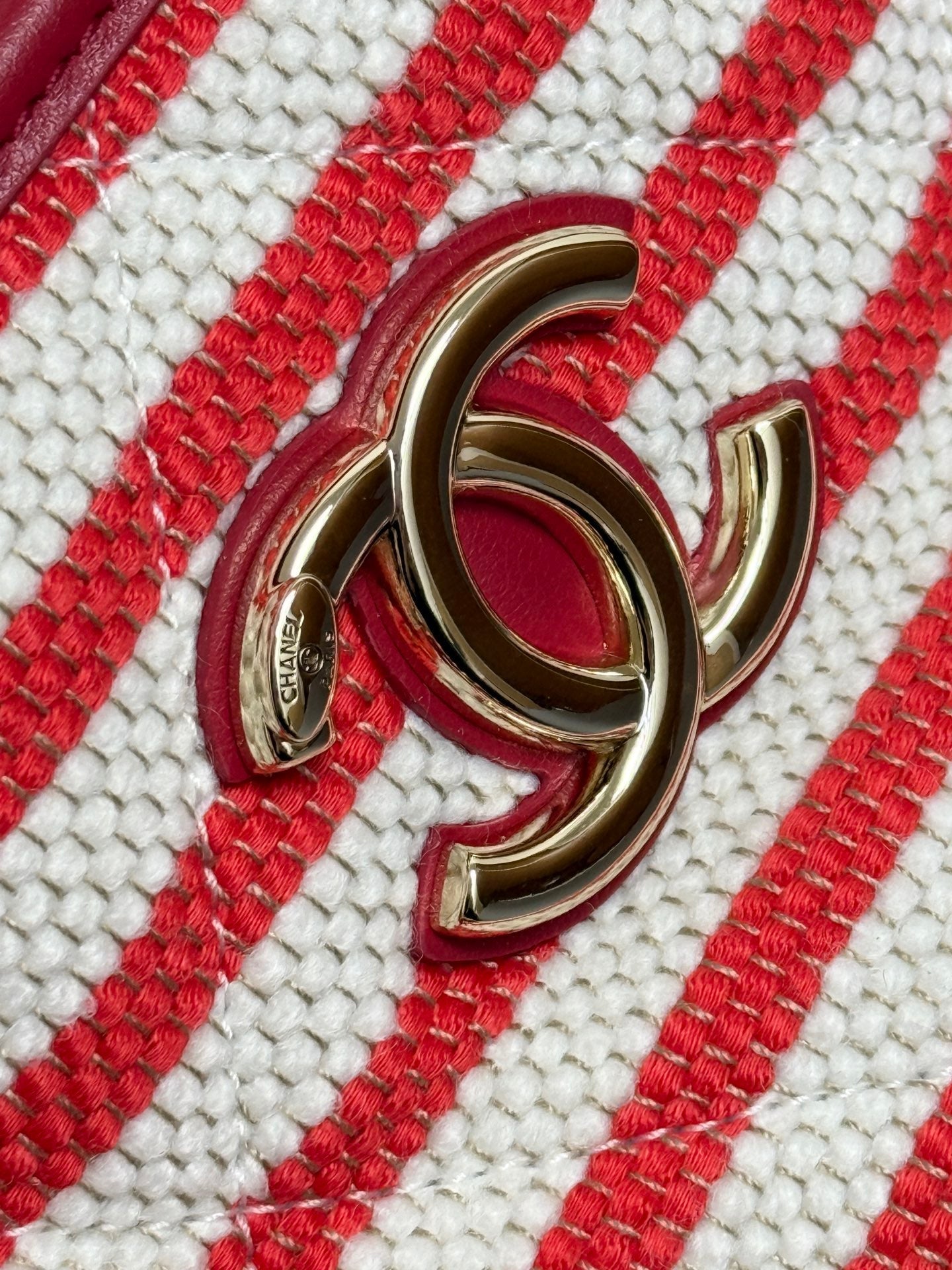 Chanel 26 Woven Beach Bag 46 White Red Canvas Leather