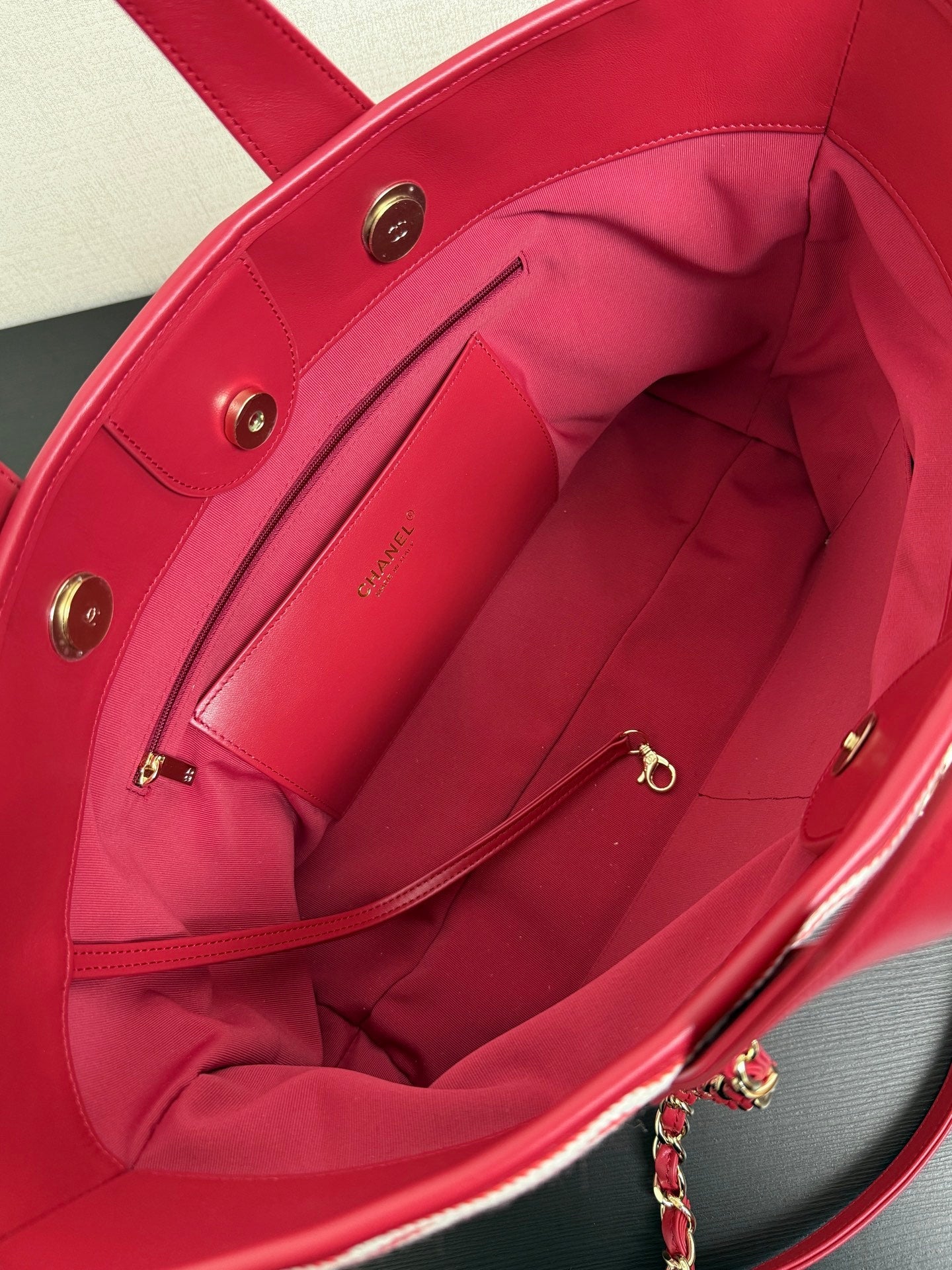 Chanel 26 Woven Beach Bag 46 White Red Canvas Leather