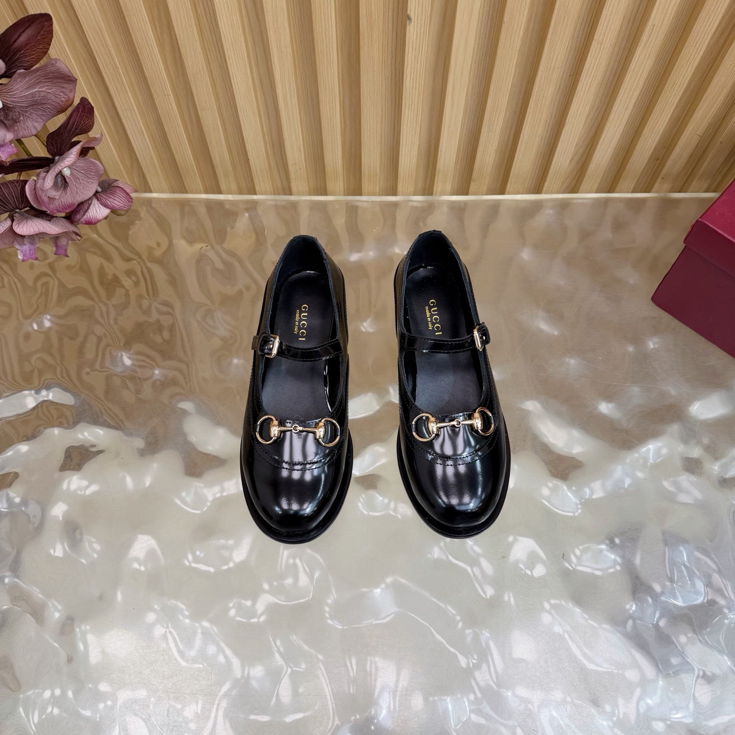 GG 26 Slip-on Black Sheepskin 589461