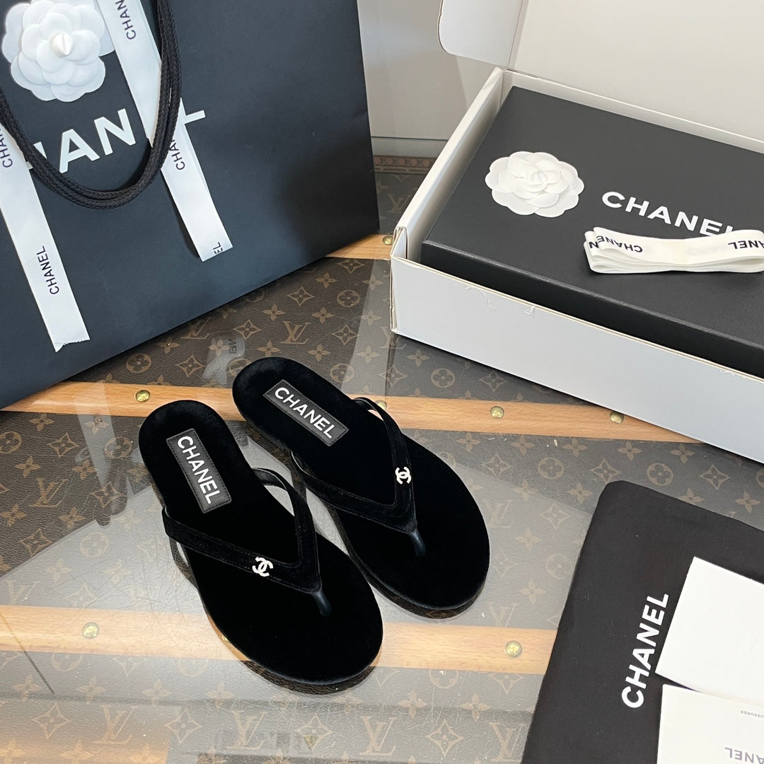 cc thongs black velvet