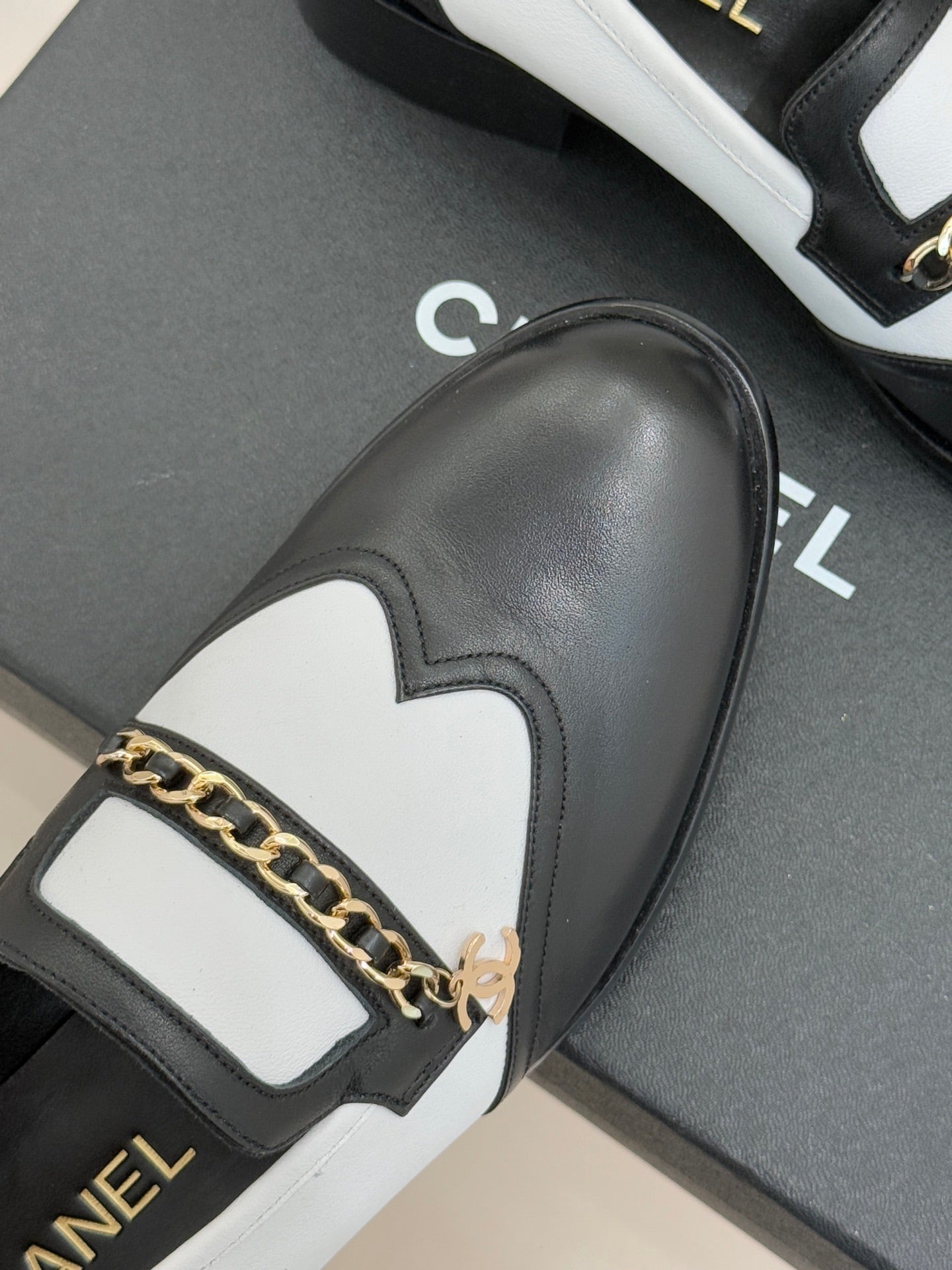 CC 26 Loafer Black mix White Calfskin 610019