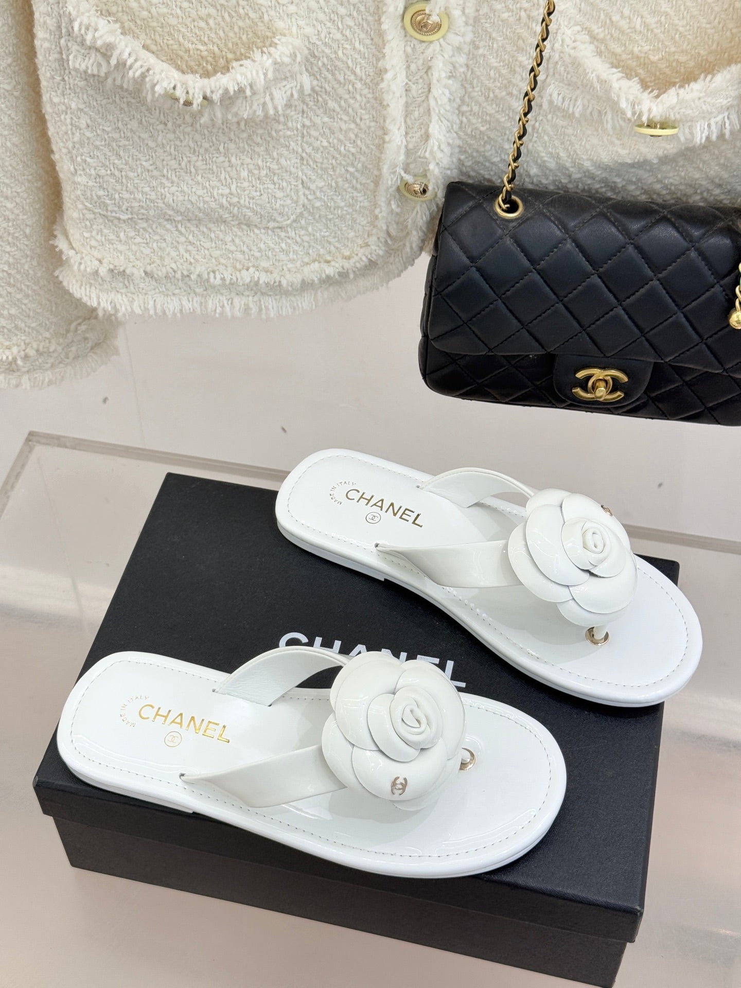 CC 26 Camellia Thong Sandal White Patent Leather 609990