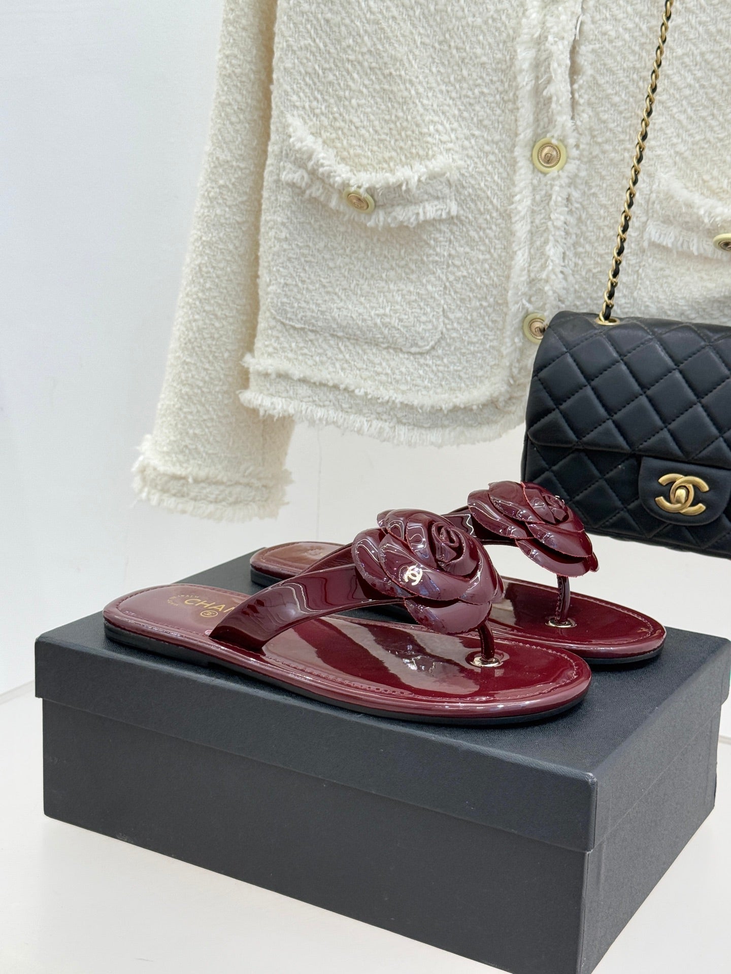 CC 26 Camellia Thong Sandal Burgundy Patent Leather 609992