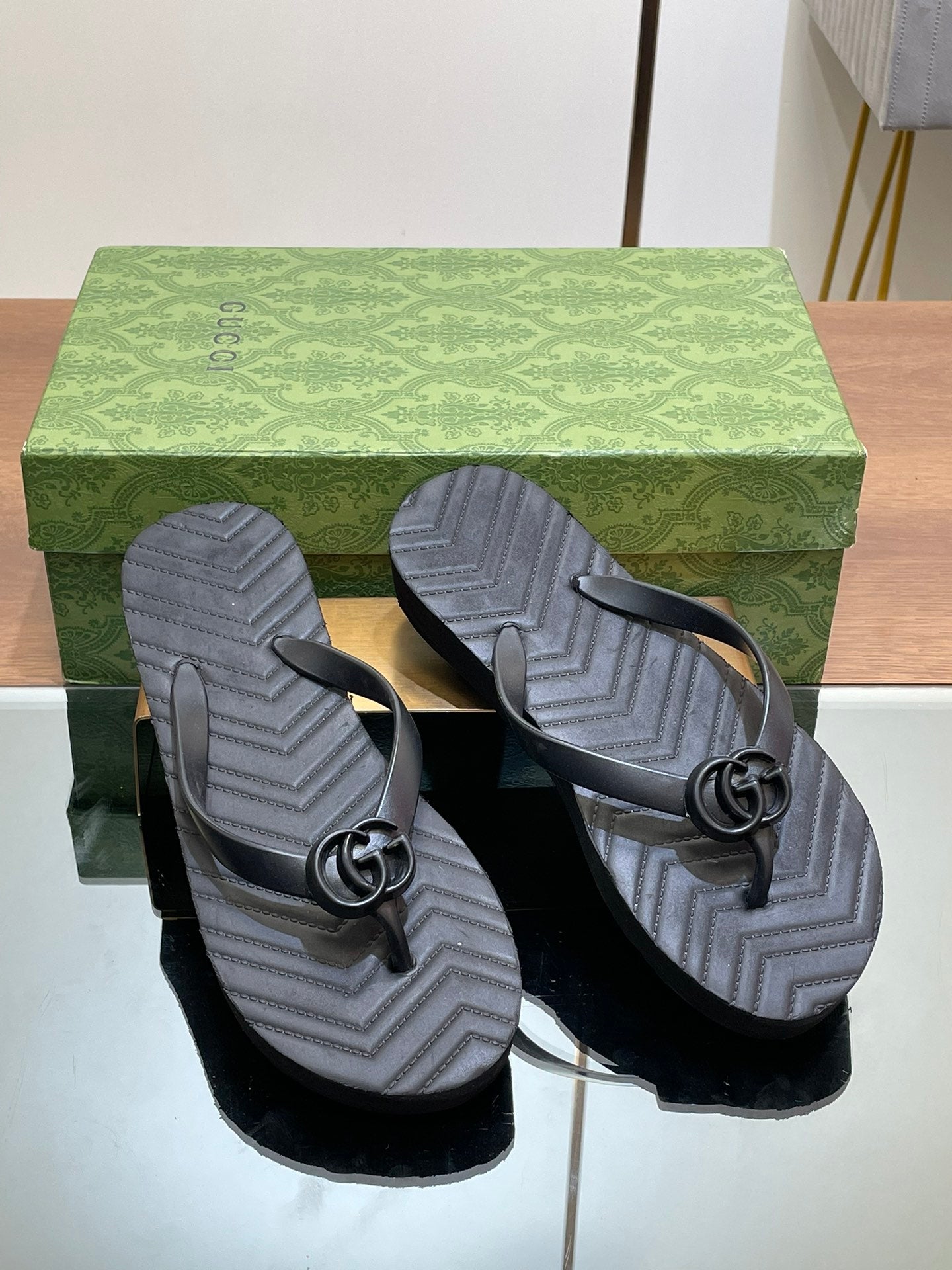 Gucci 2026 Chevron GG Thong Sandals Rubber 699729