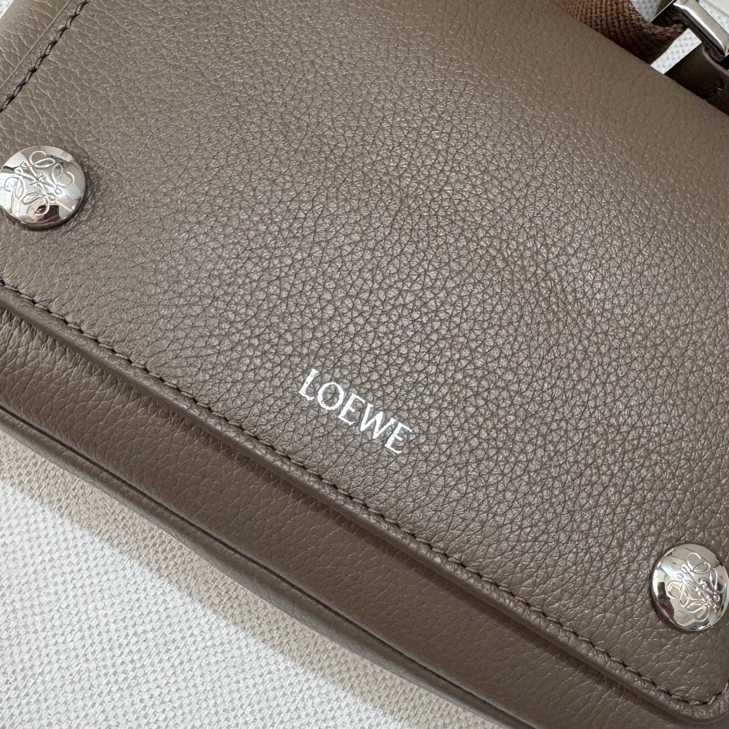 Loewe 2025 Small Pebble Messenger Bag Brown Grained Calfskin 274597