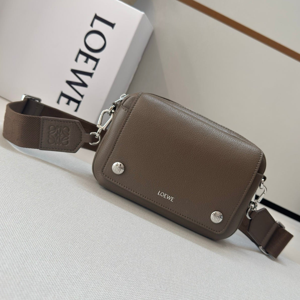 Loewe 2025 Small Pebble Messenger Bag Brown Grained Calfskin 274597