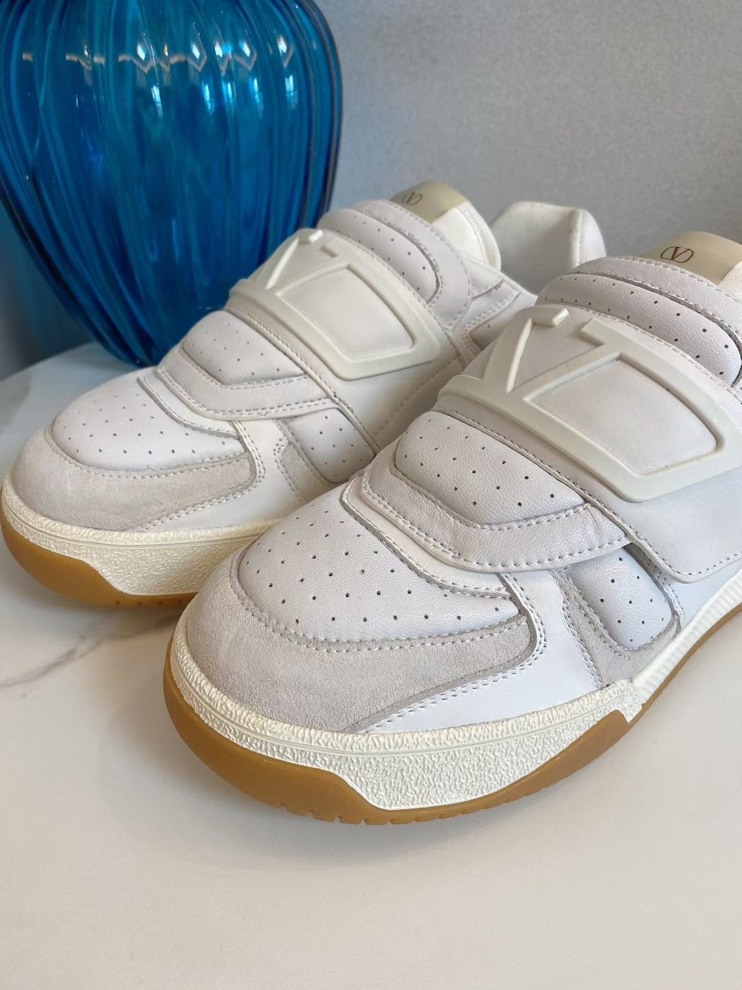 VT 25S Couple Sneakers White Calfskin Suede 563101