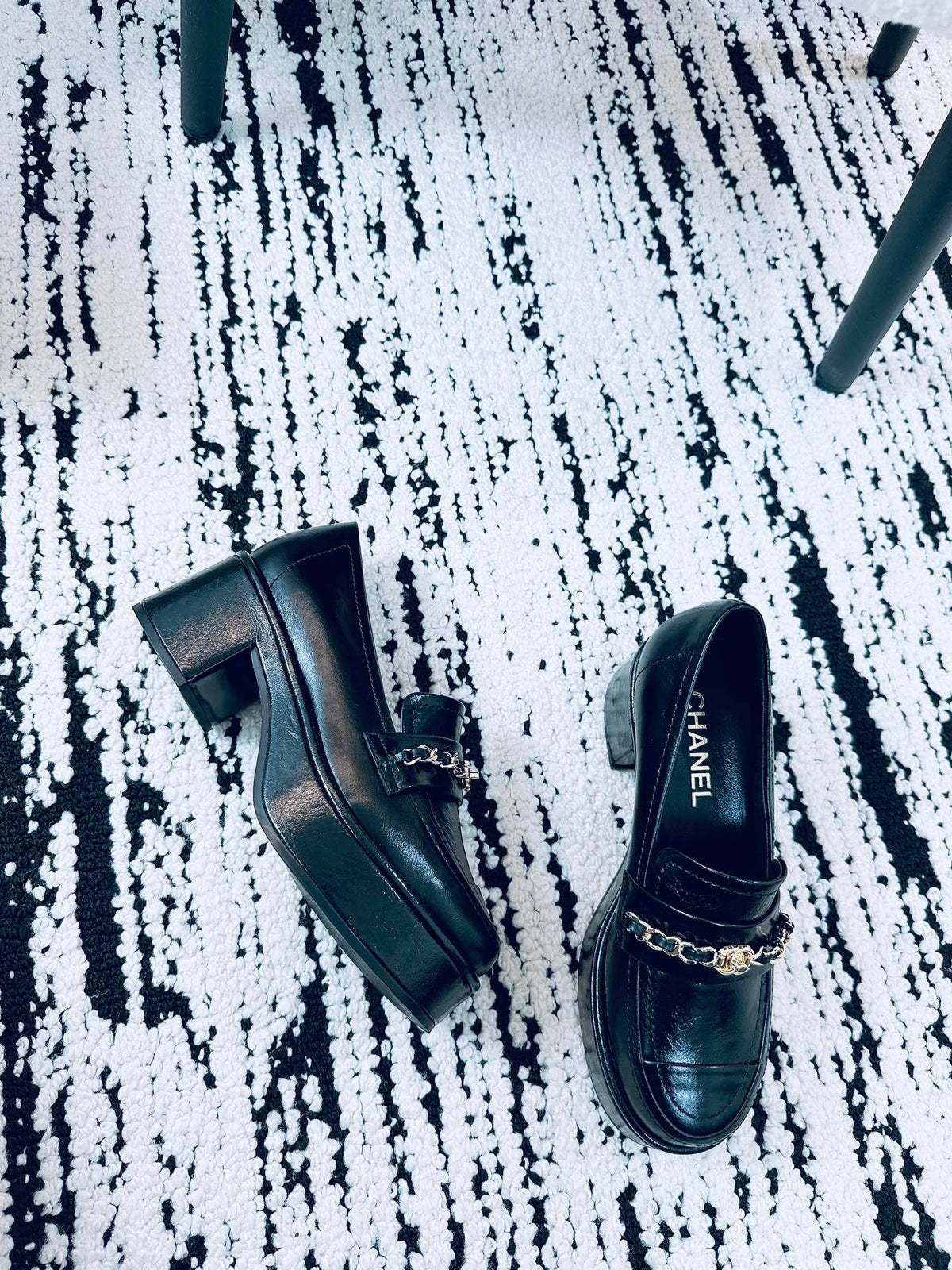 CC Moccasins 55mm In Black Glossy Lambskin With Chain 144477
