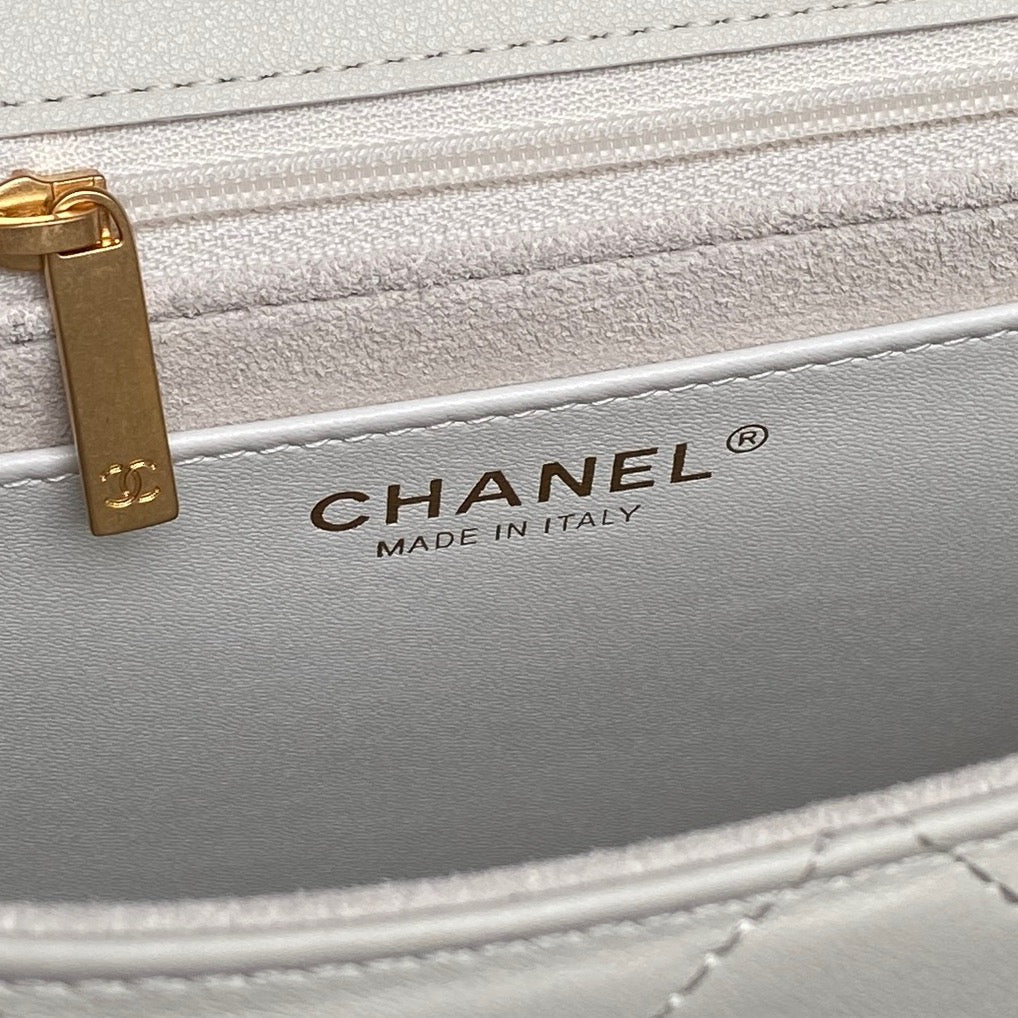 Chanel 2025 Bag 33cm White Calfskin 321004