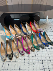 Manolo Blahnik Hangisi Buckle Pump 810197