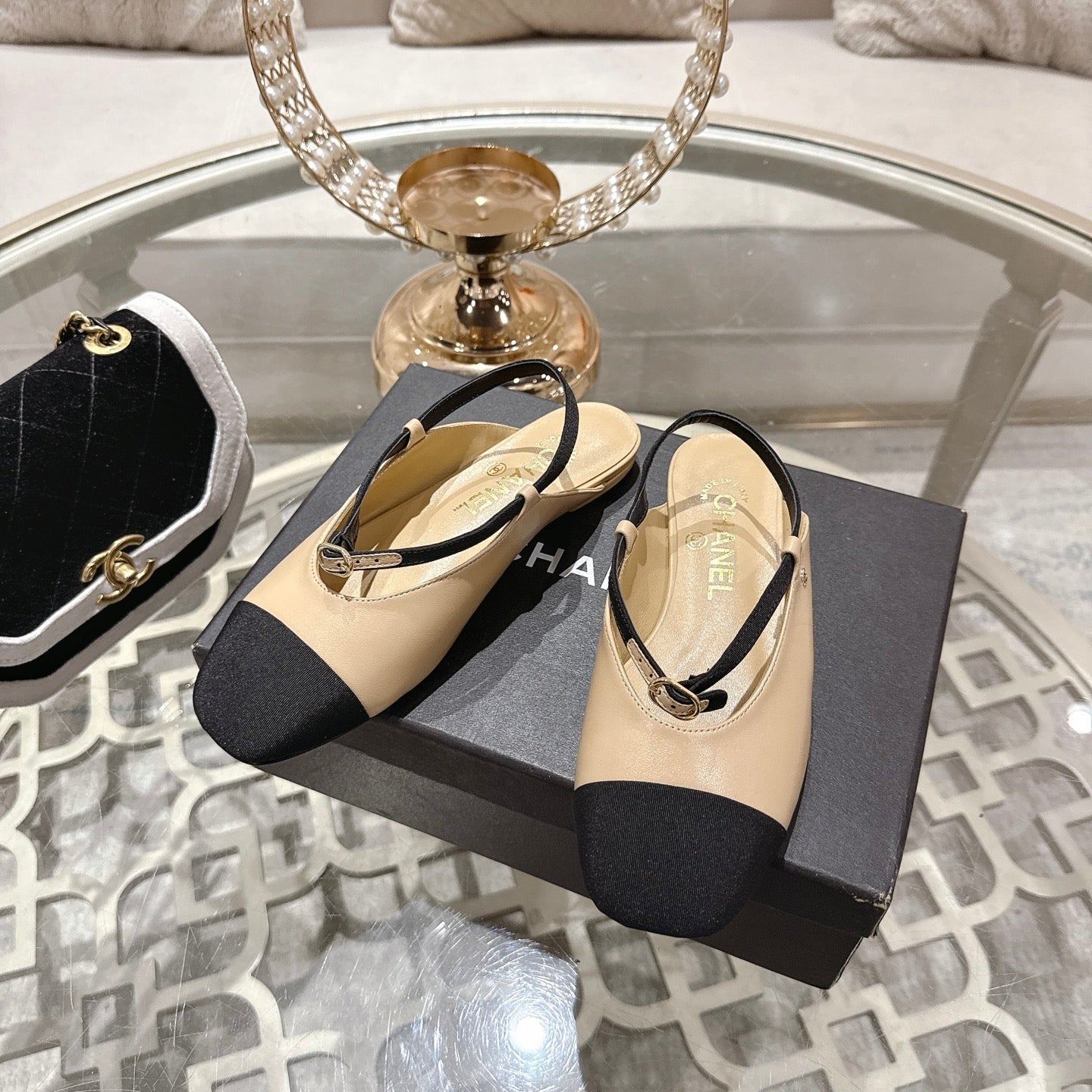 CC 26s Mary Jane Beige Black Sheepskin 627038