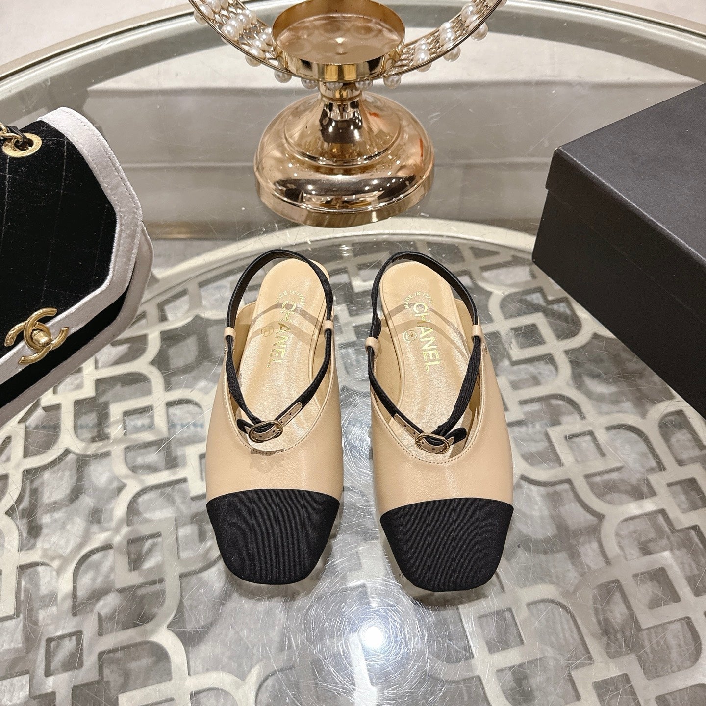 CC 26s Mary Jane Beige Black Sheepskin 627038