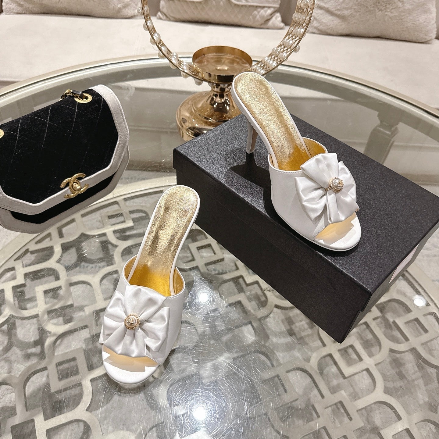 CC 26s Camellia High-Heeled Slippers White Gold Sheepskin 627027