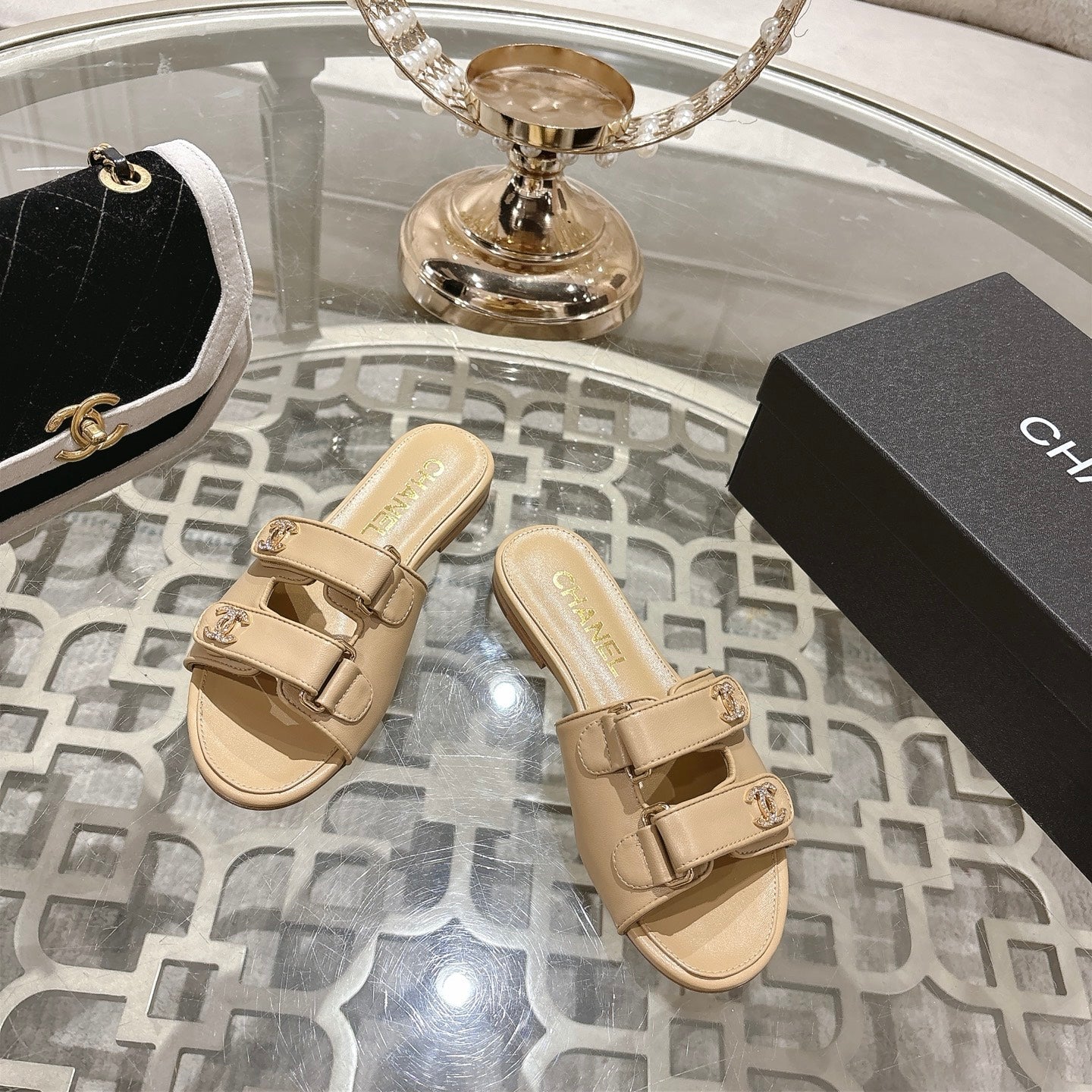 CC 26s Buckle Sandals Beige Sheepskin 627075