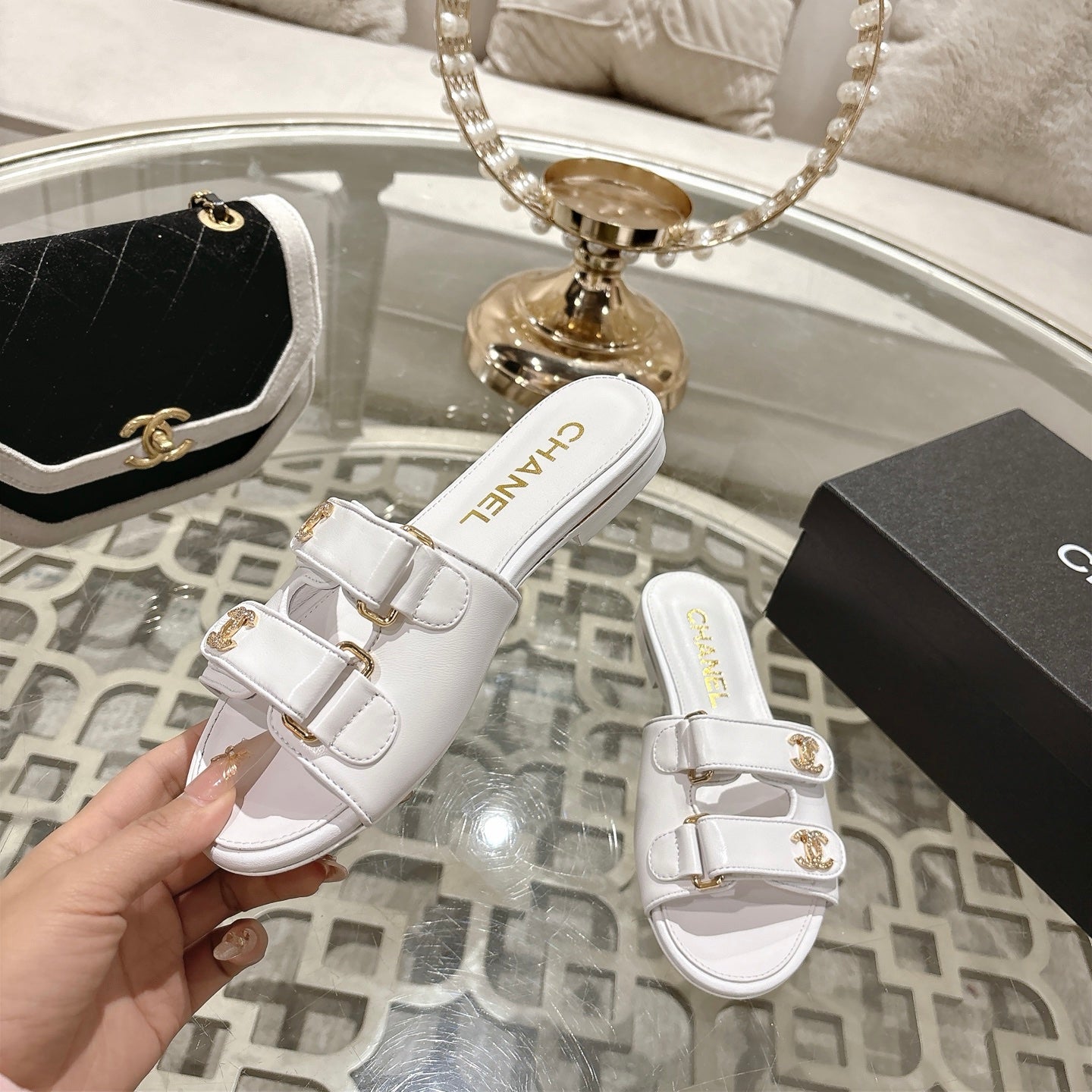 CC 26s Buckle Sandals White Sheepskin 627076