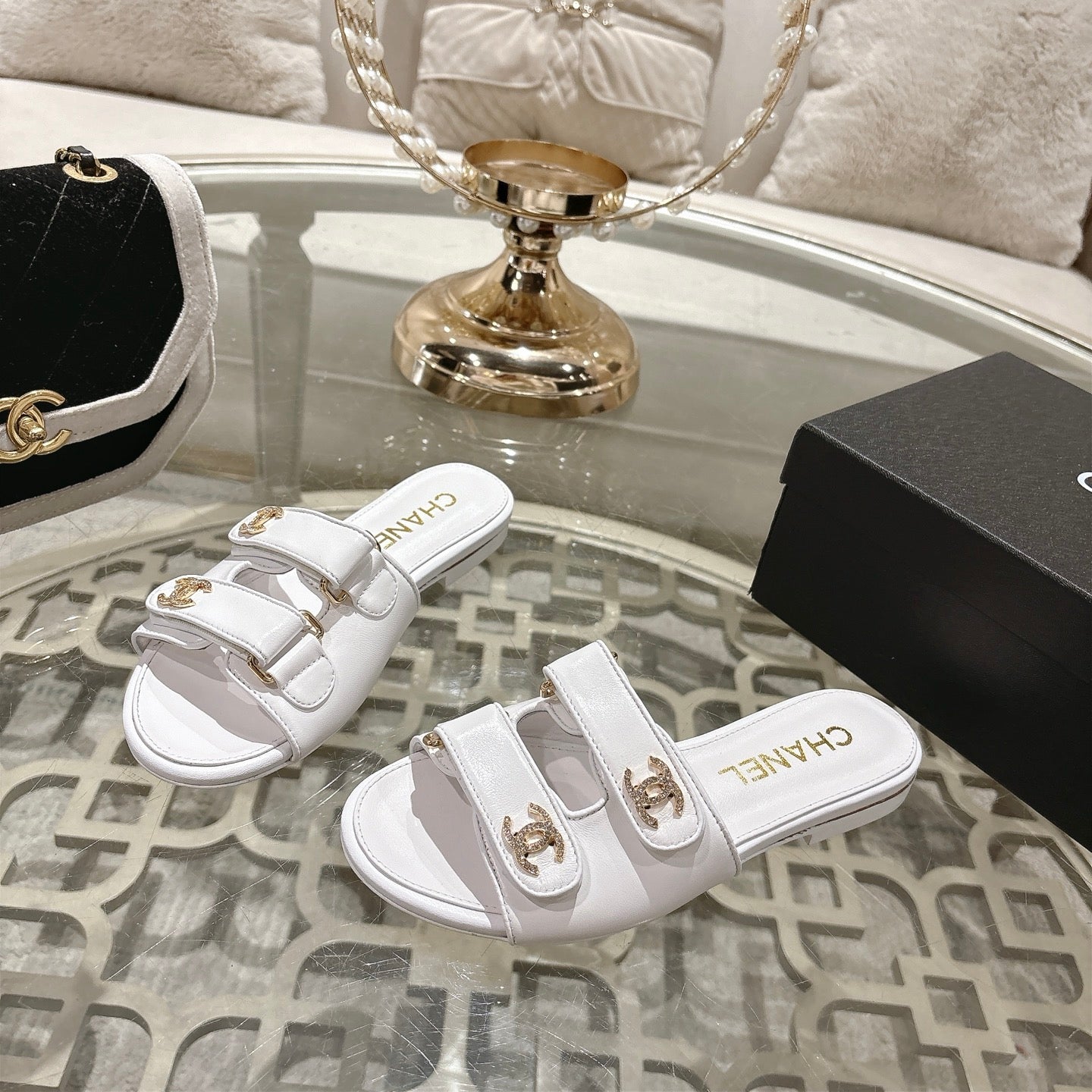 CC 26s Buckle Sandals White Sheepskin 627076