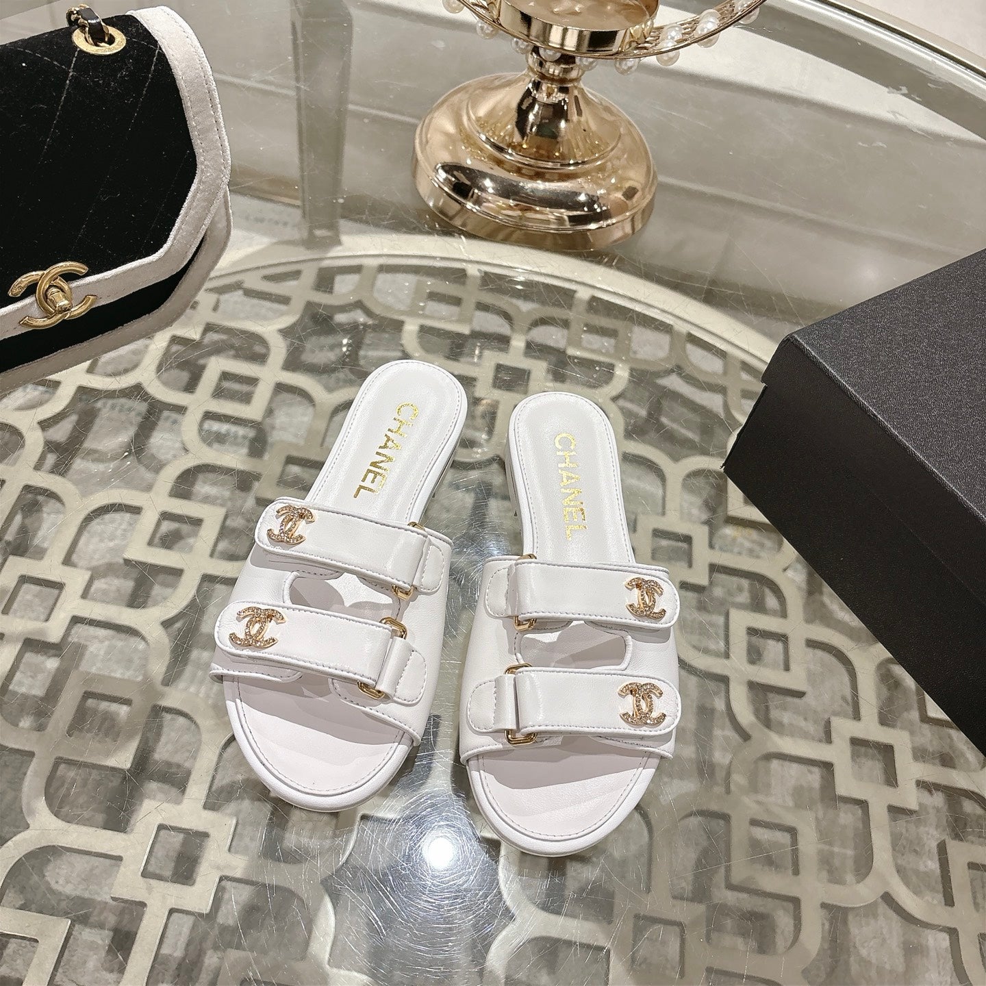 CC 26s Buckle Sandals White Sheepskin 627076