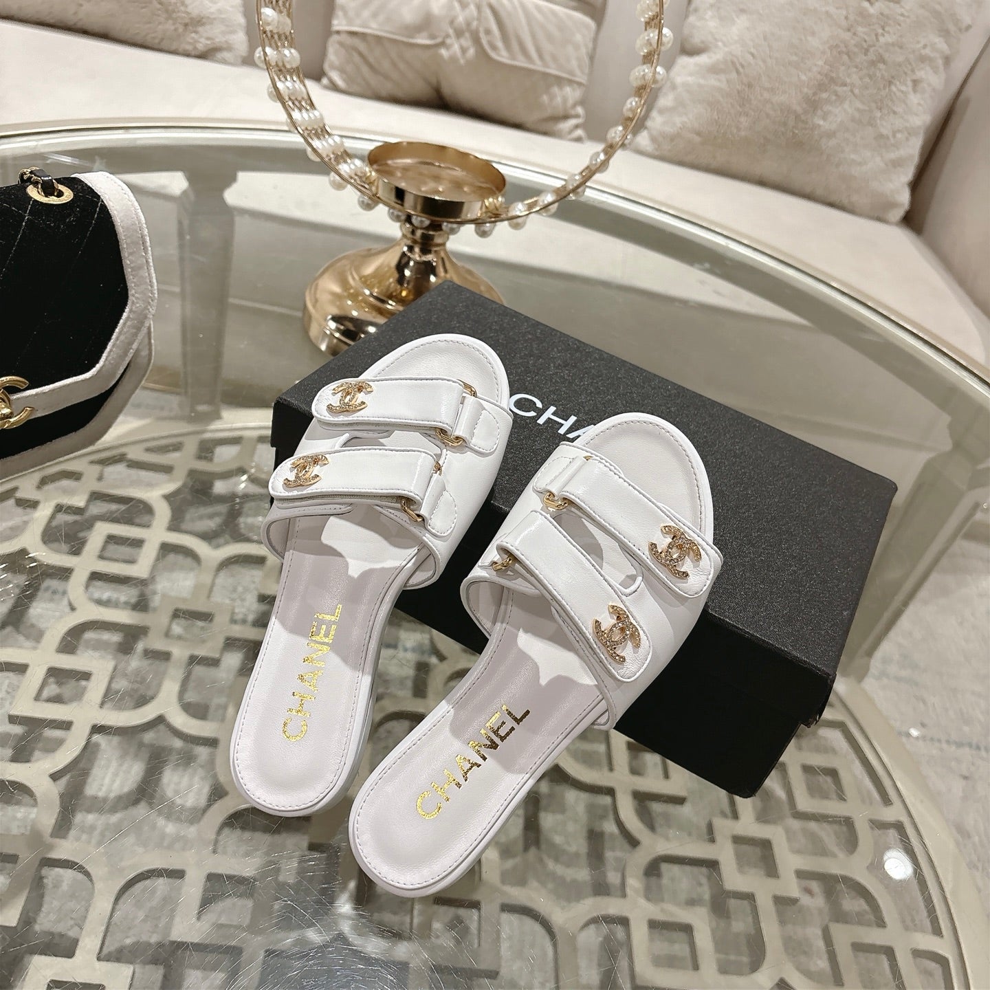 CC 26s Buckle Sandals White Sheepskin 627076