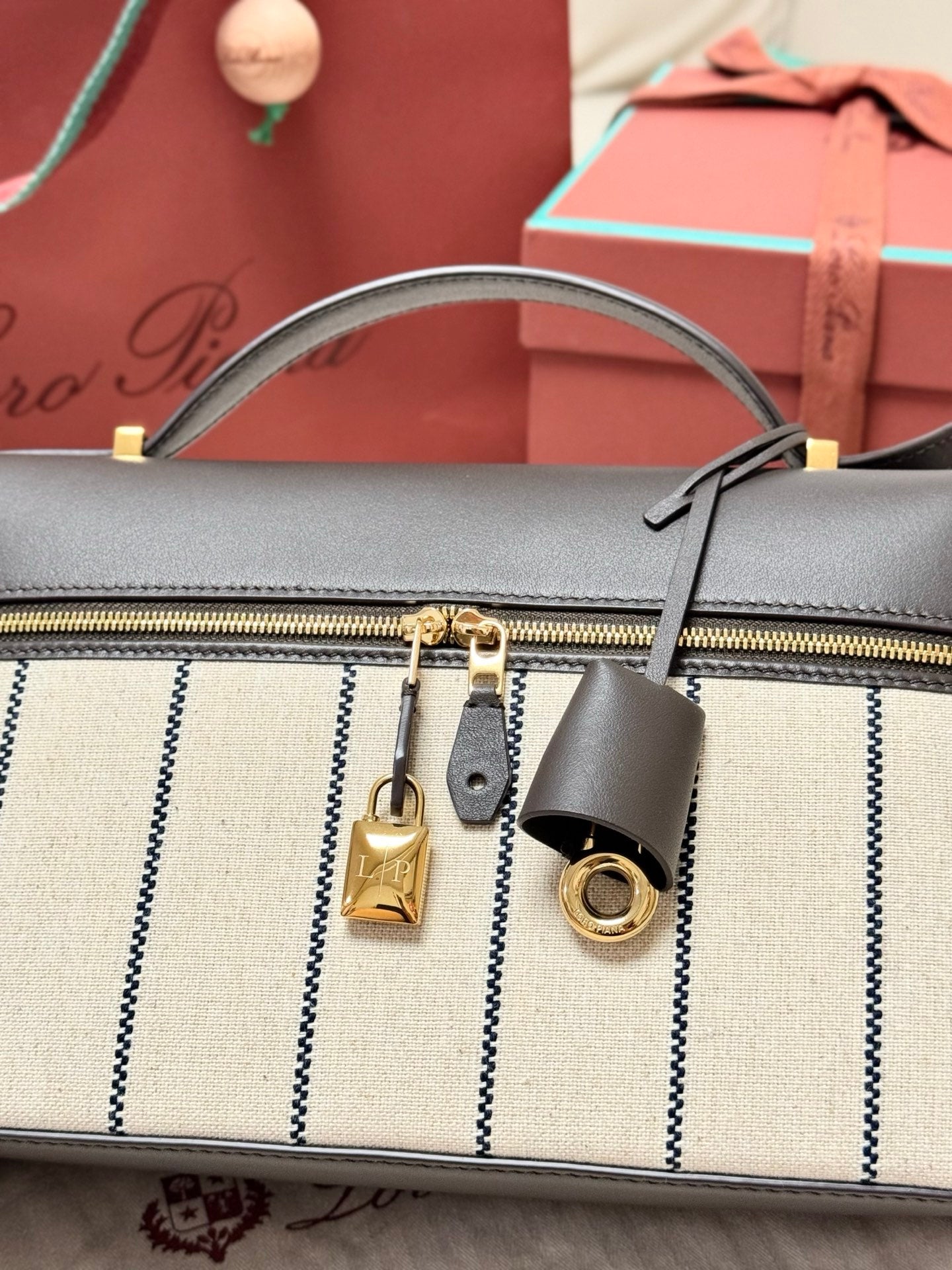 LP 2026 Extra Bag L27 Dark Chocolate Licorice/Sun Gold Cotton Leather