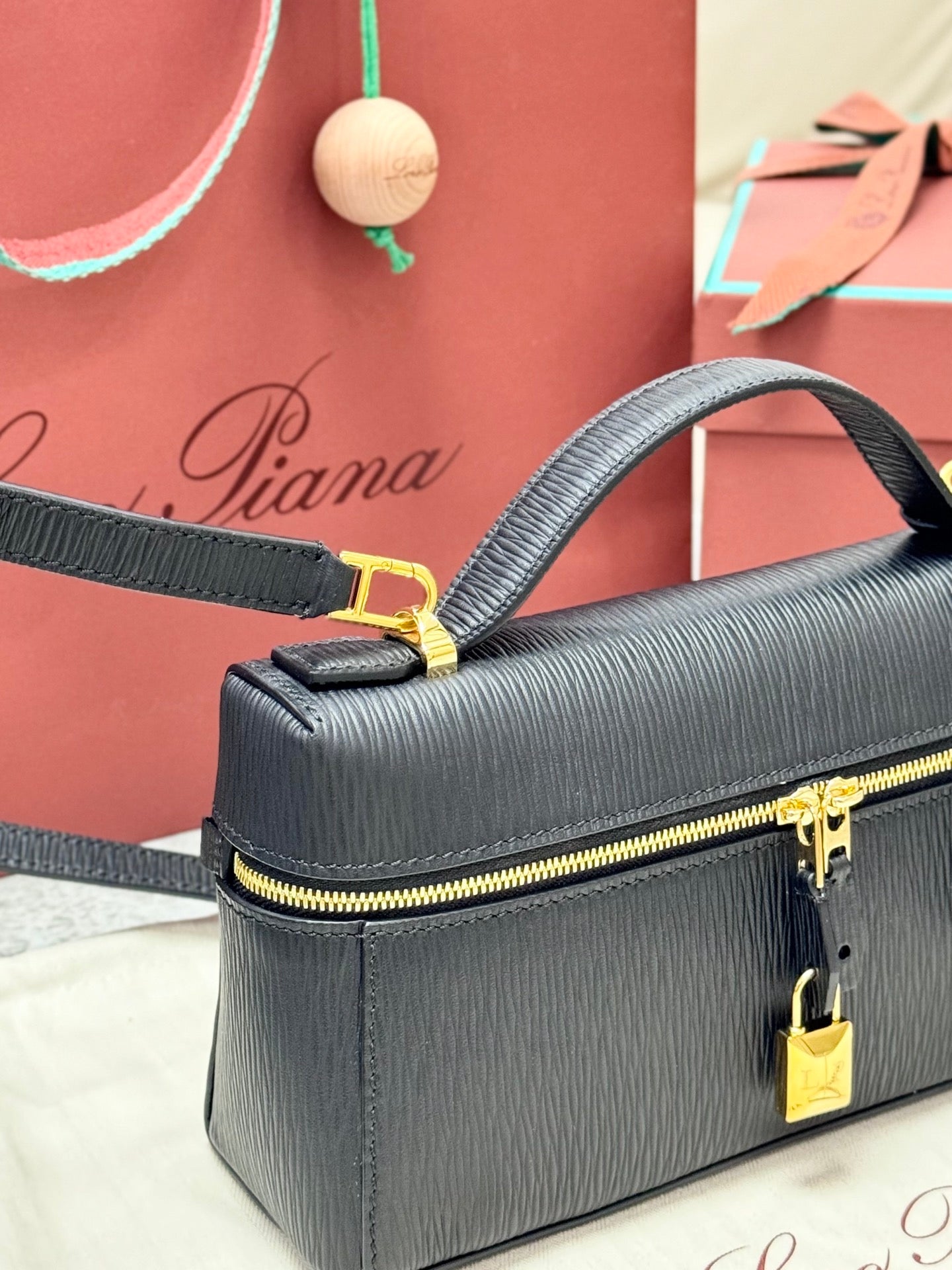 LP 2026 Extra Bag L23 Black/Sun Gold Lambskin